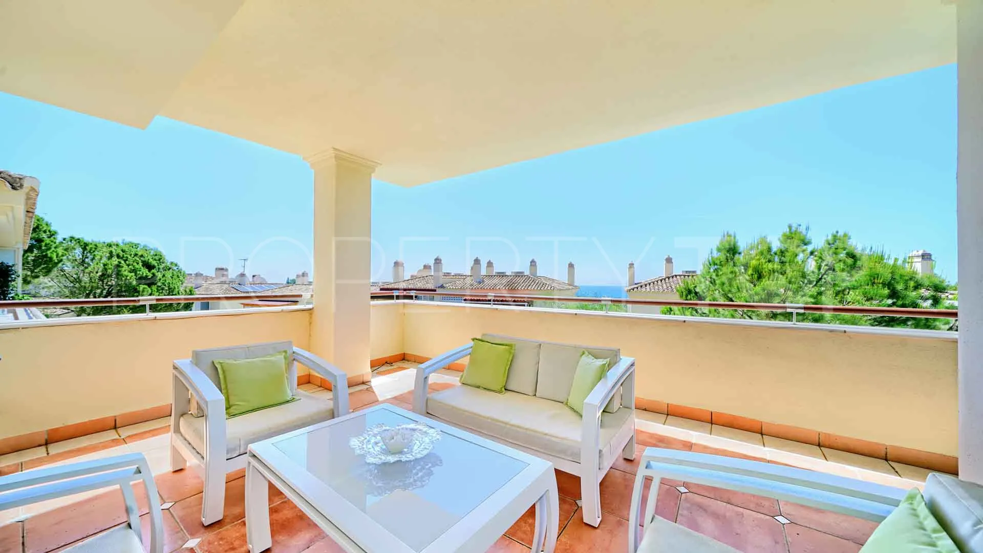 Se vende apartamento en Condado de Sierra Blanca de 3 dormitorios