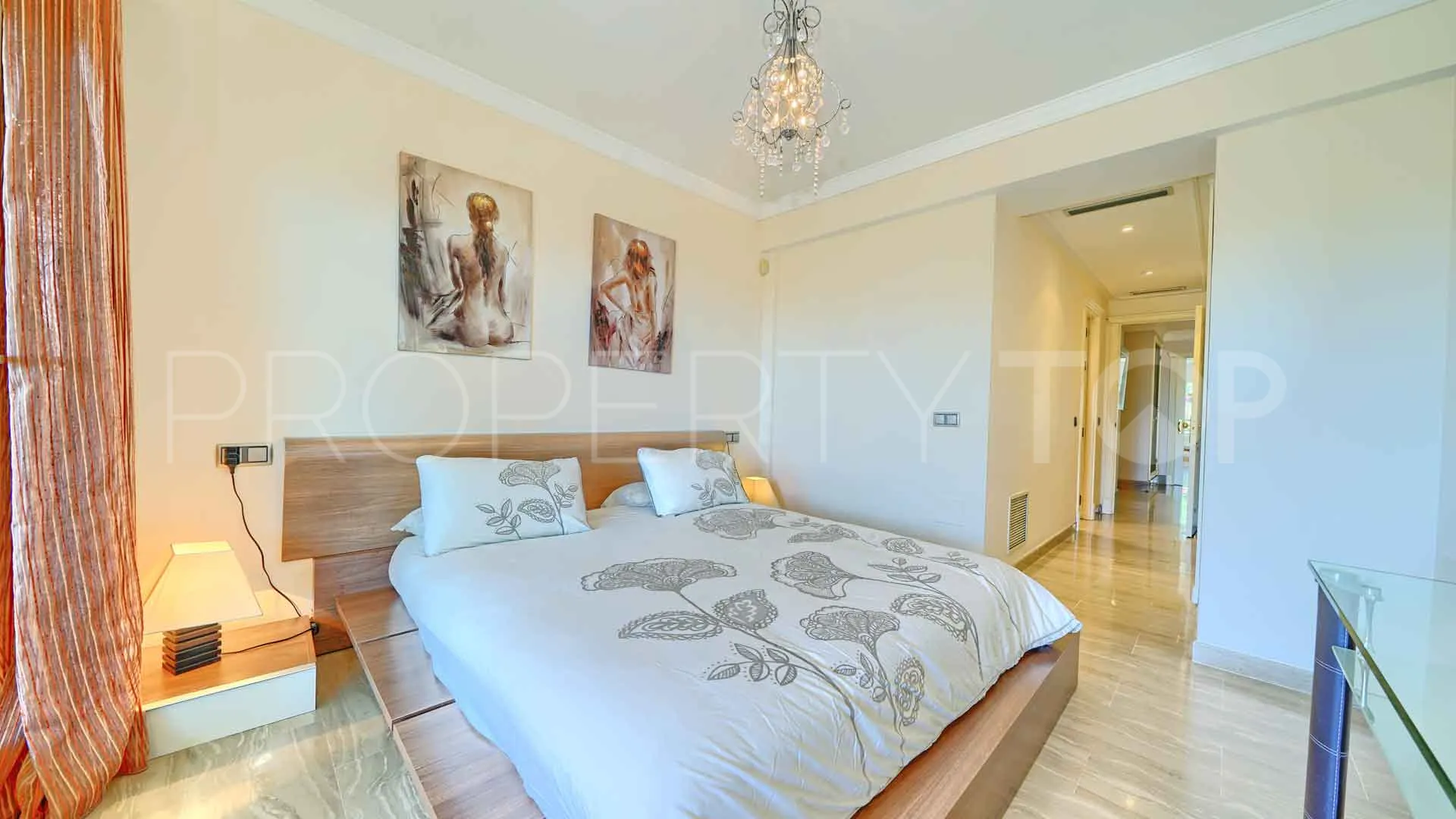 Se vende apartamento en Condado de Sierra Blanca de 3 dormitorios