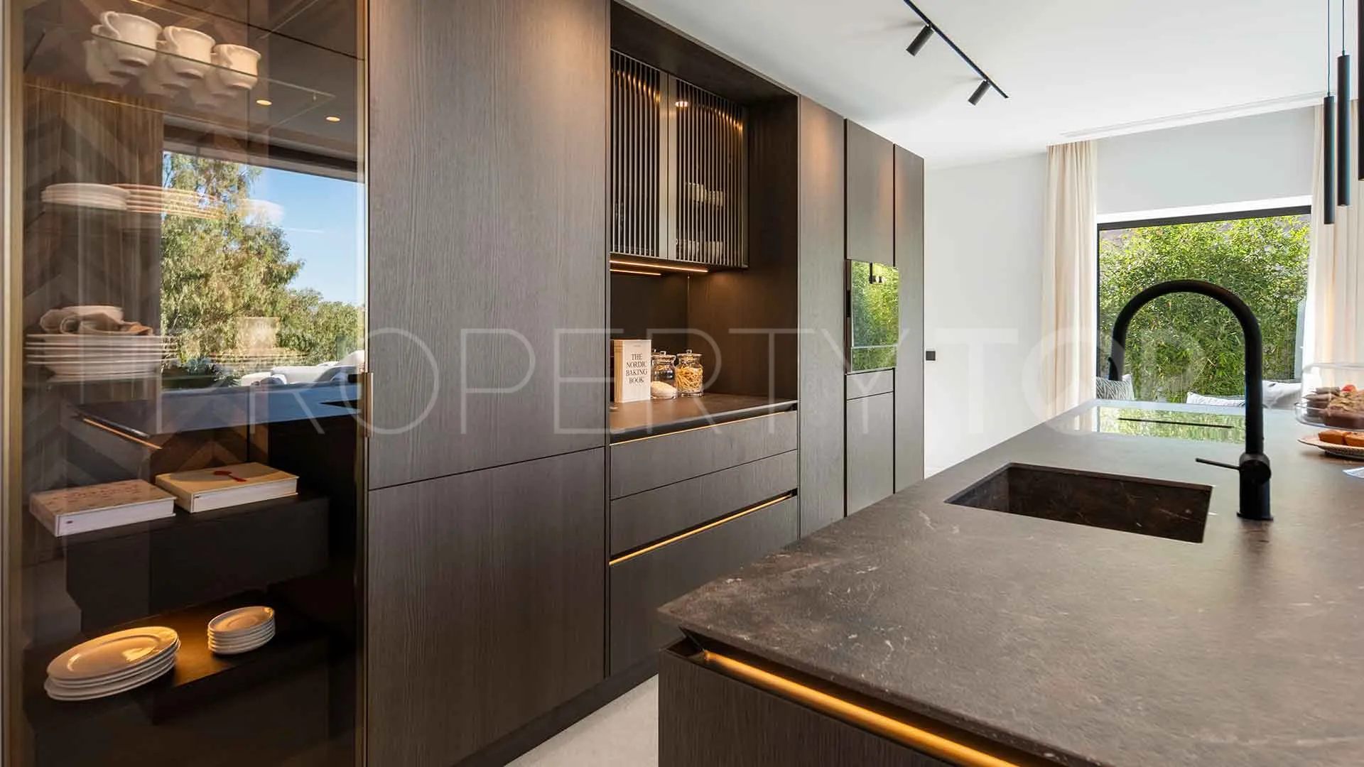 Benahavis villa for sale