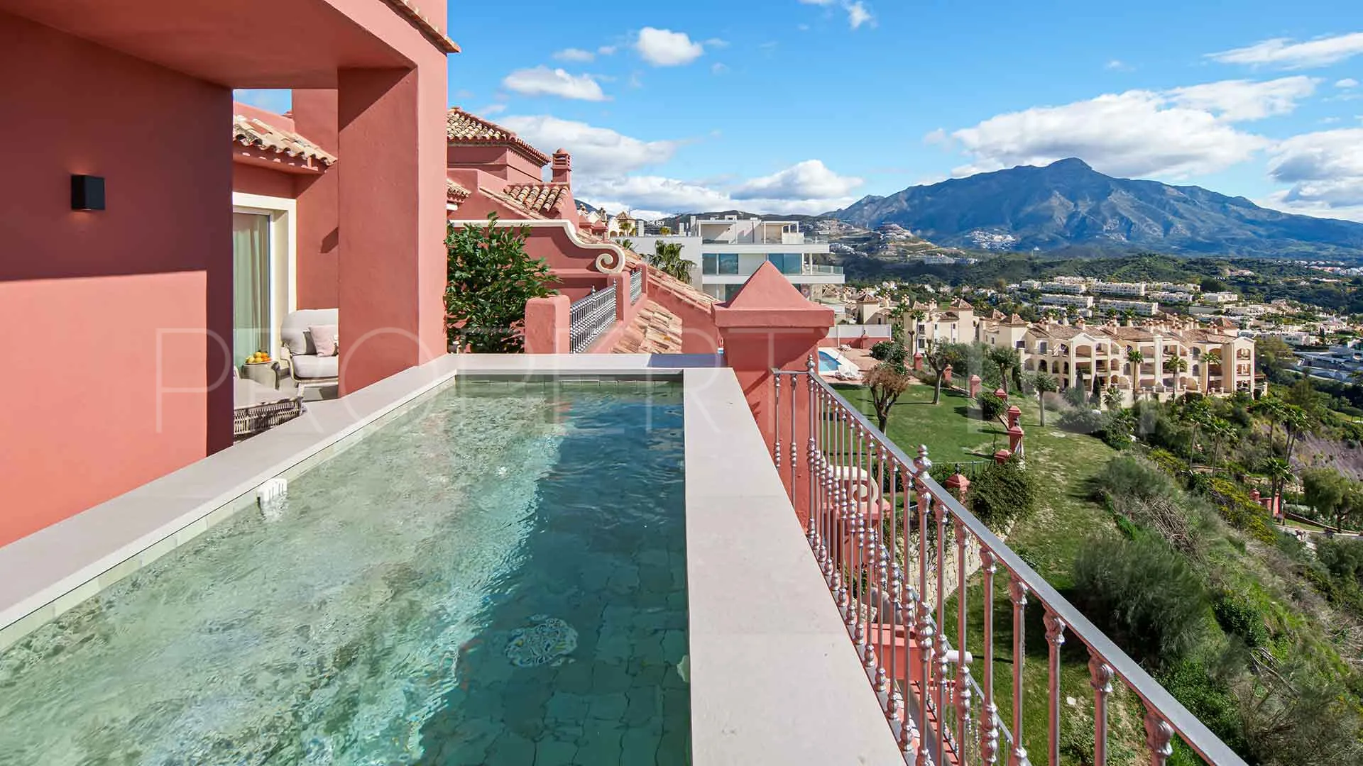 Penthouse for sale in Monte Halcones with 2 bedrooms