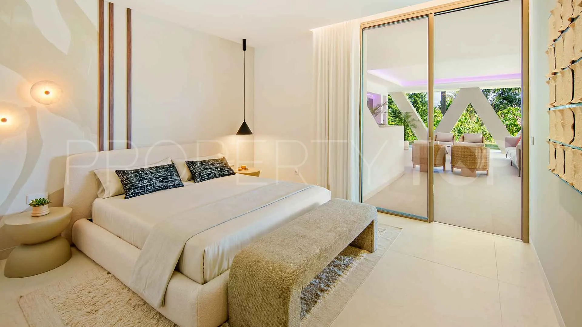 For sale villa with 5 bedrooms in Nueva Andalucia