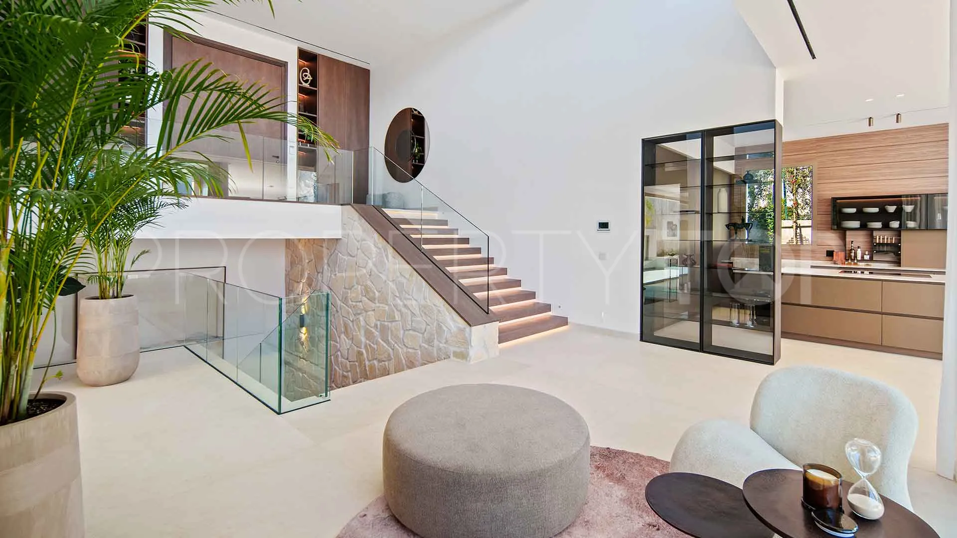 For sale villa with 5 bedrooms in Nueva Andalucia