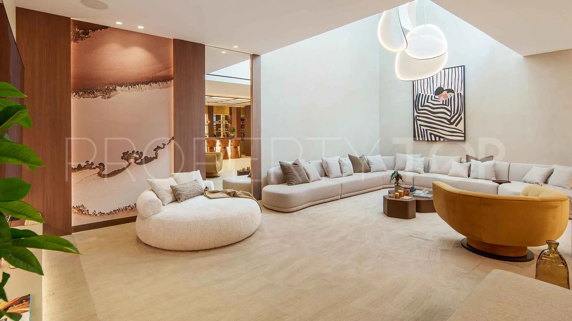 For sale villa with 5 bedrooms in Nueva Andalucia