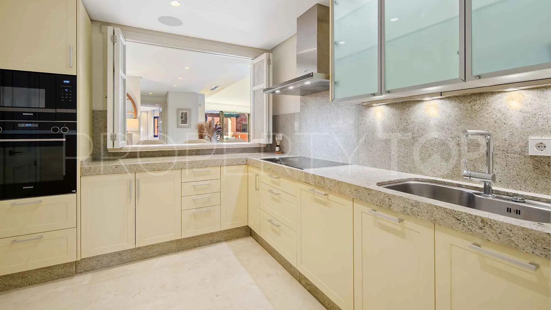 Buy penthouse in La Morera