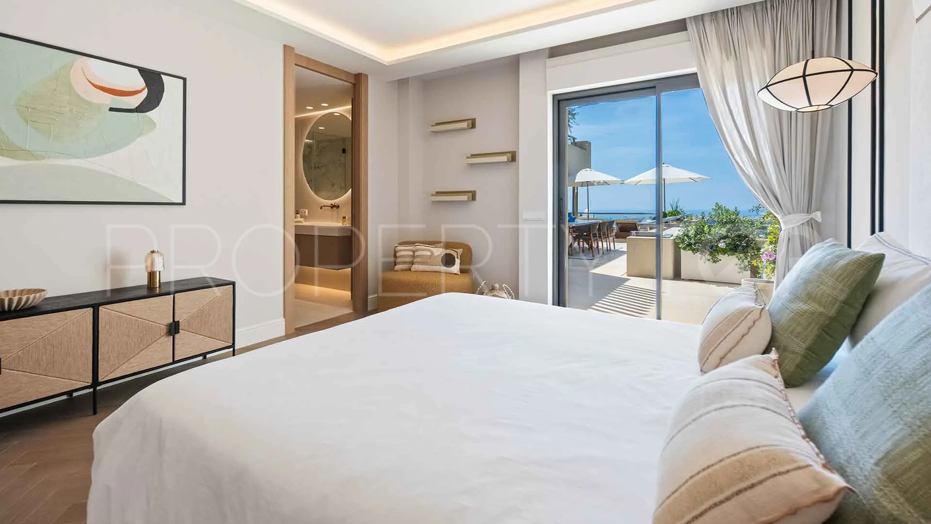 Ático de 5 dormitorios en venta en Nueva Andalucia