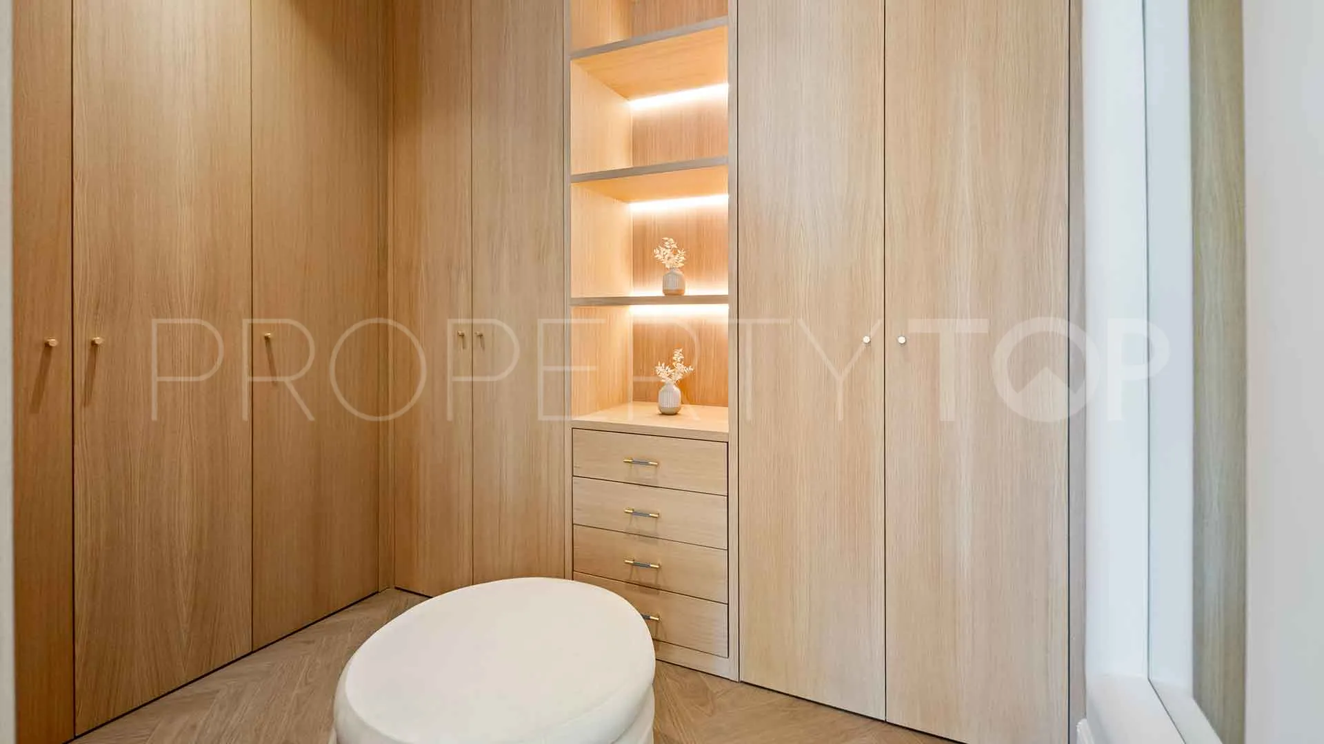 Ático de 5 dormitorios en venta en Nueva Andalucia