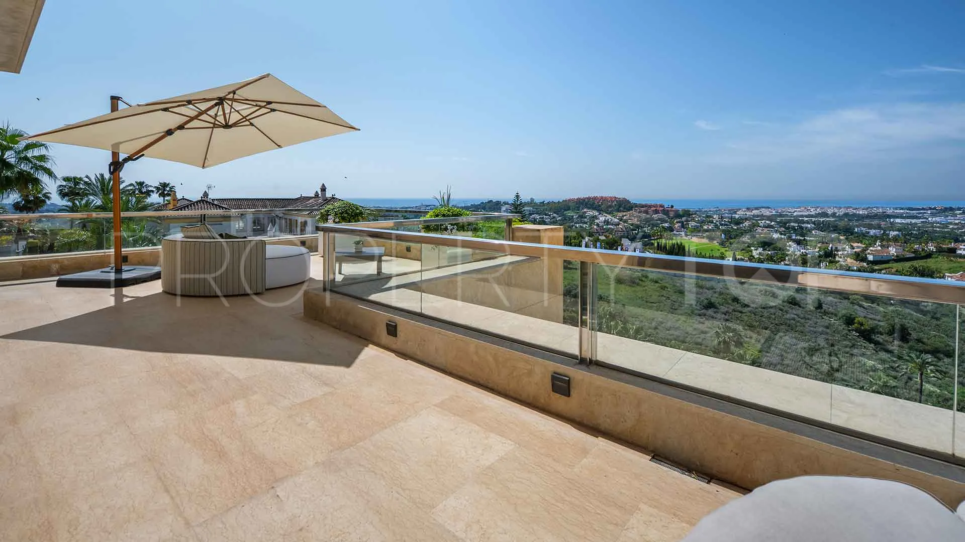 Ático de 5 dormitorios en venta en Nueva Andalucia