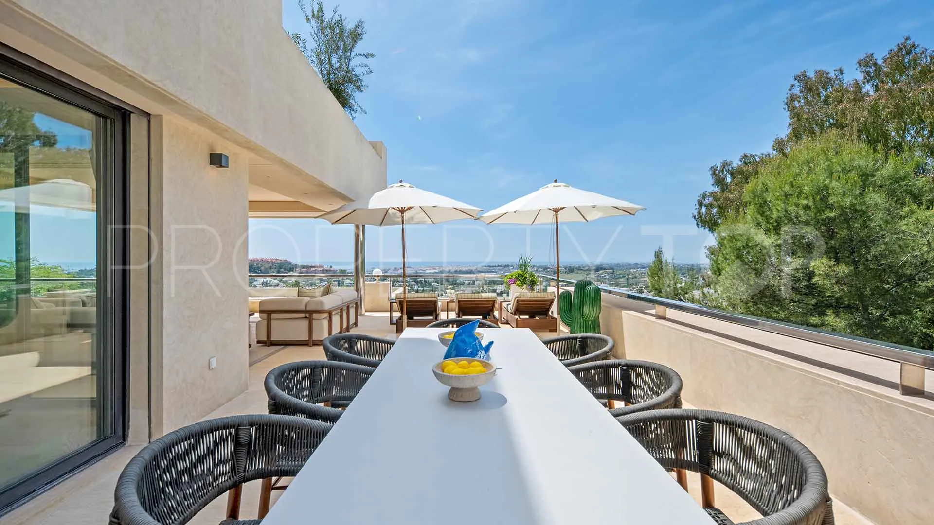 Ático de 5 dormitorios en venta en Nueva Andalucia