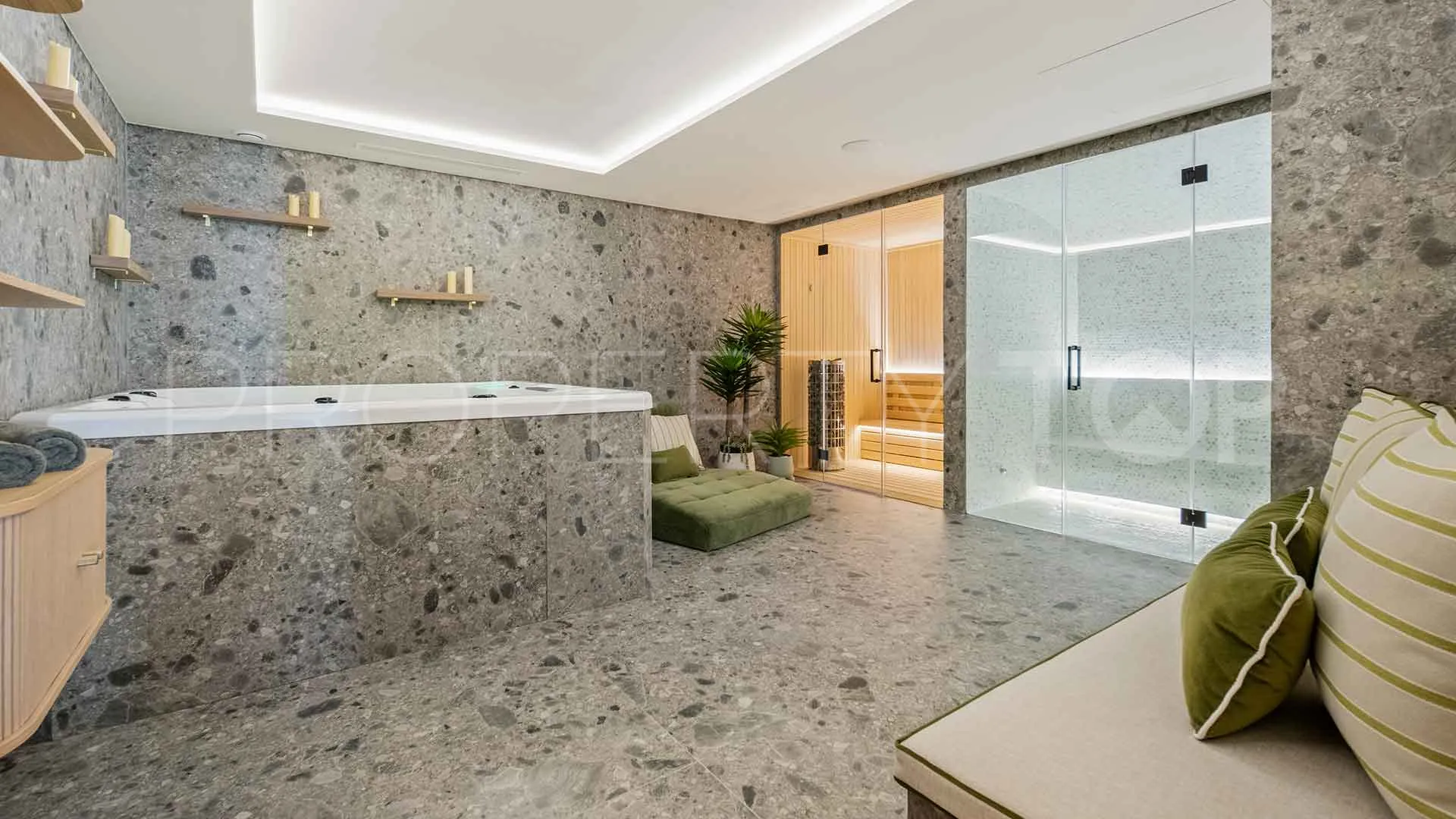 Ático de 5 dormitorios en venta en Nueva Andalucia