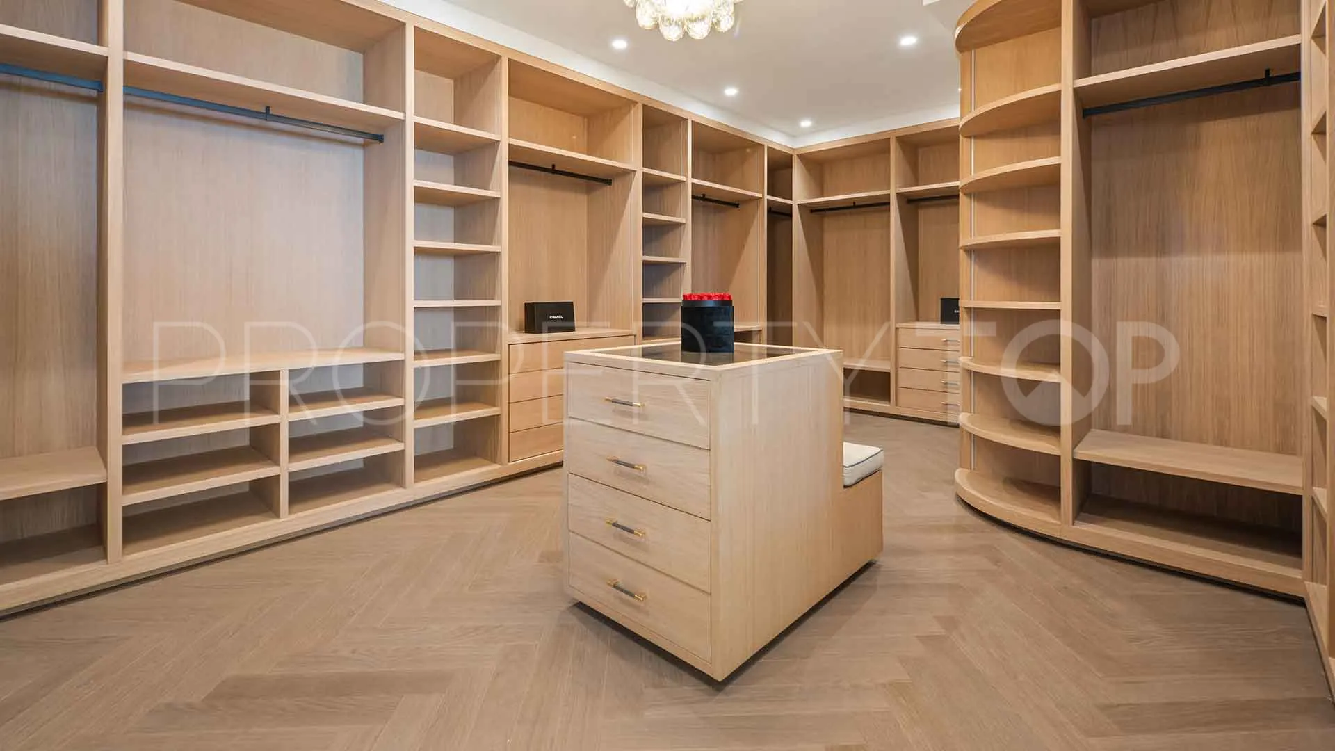 Ático de 5 dormitorios en venta en Nueva Andalucia