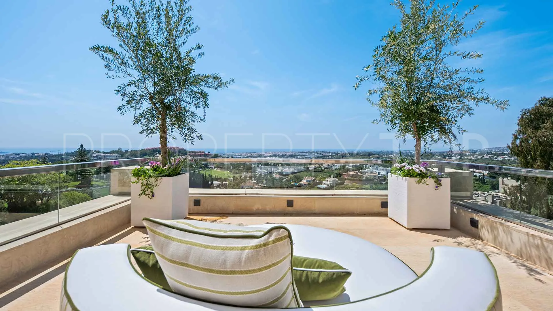 Ático de 5 dormitorios en venta en Nueva Andalucia