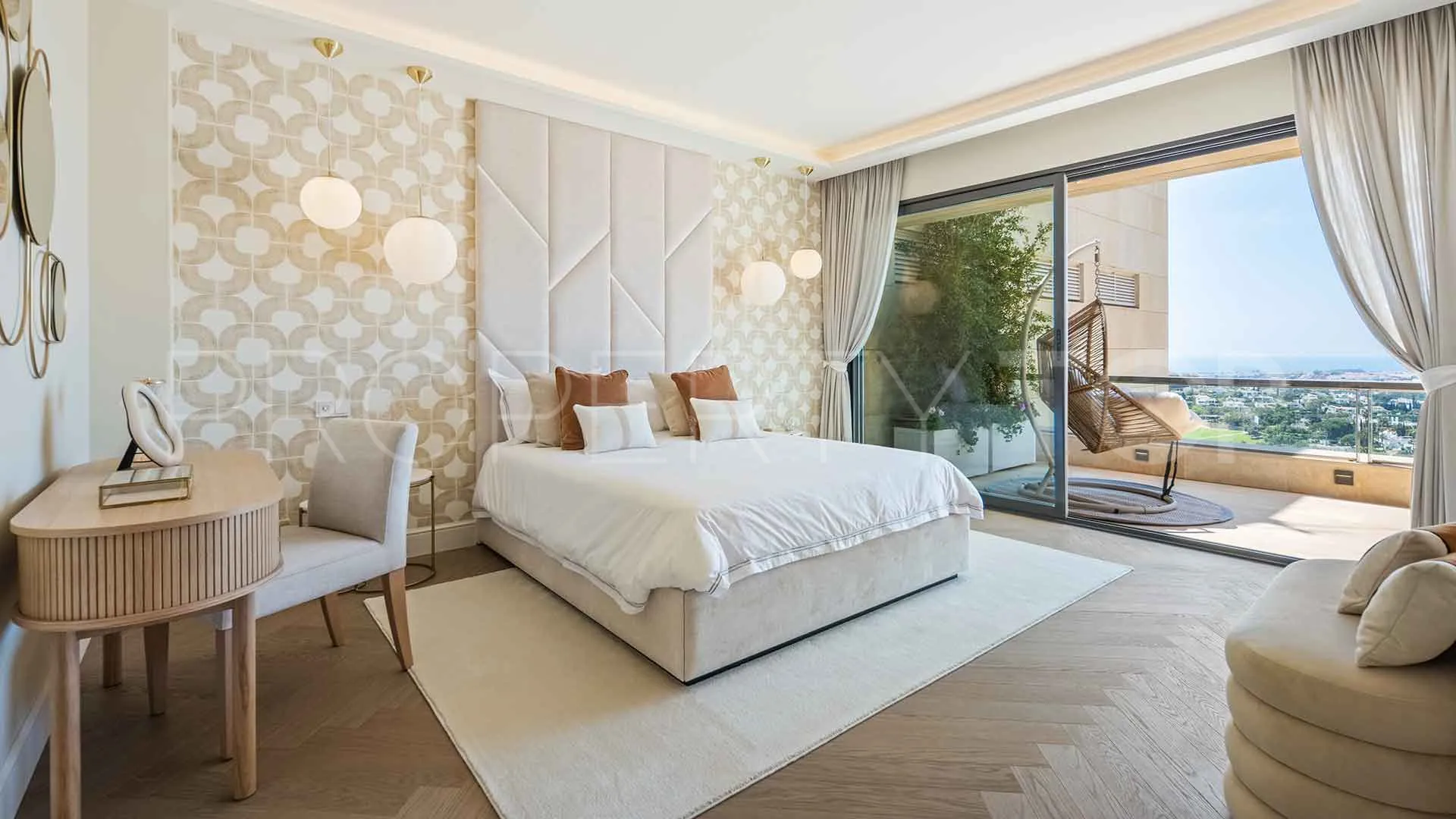 Ático de 5 dormitorios en venta en Nueva Andalucia