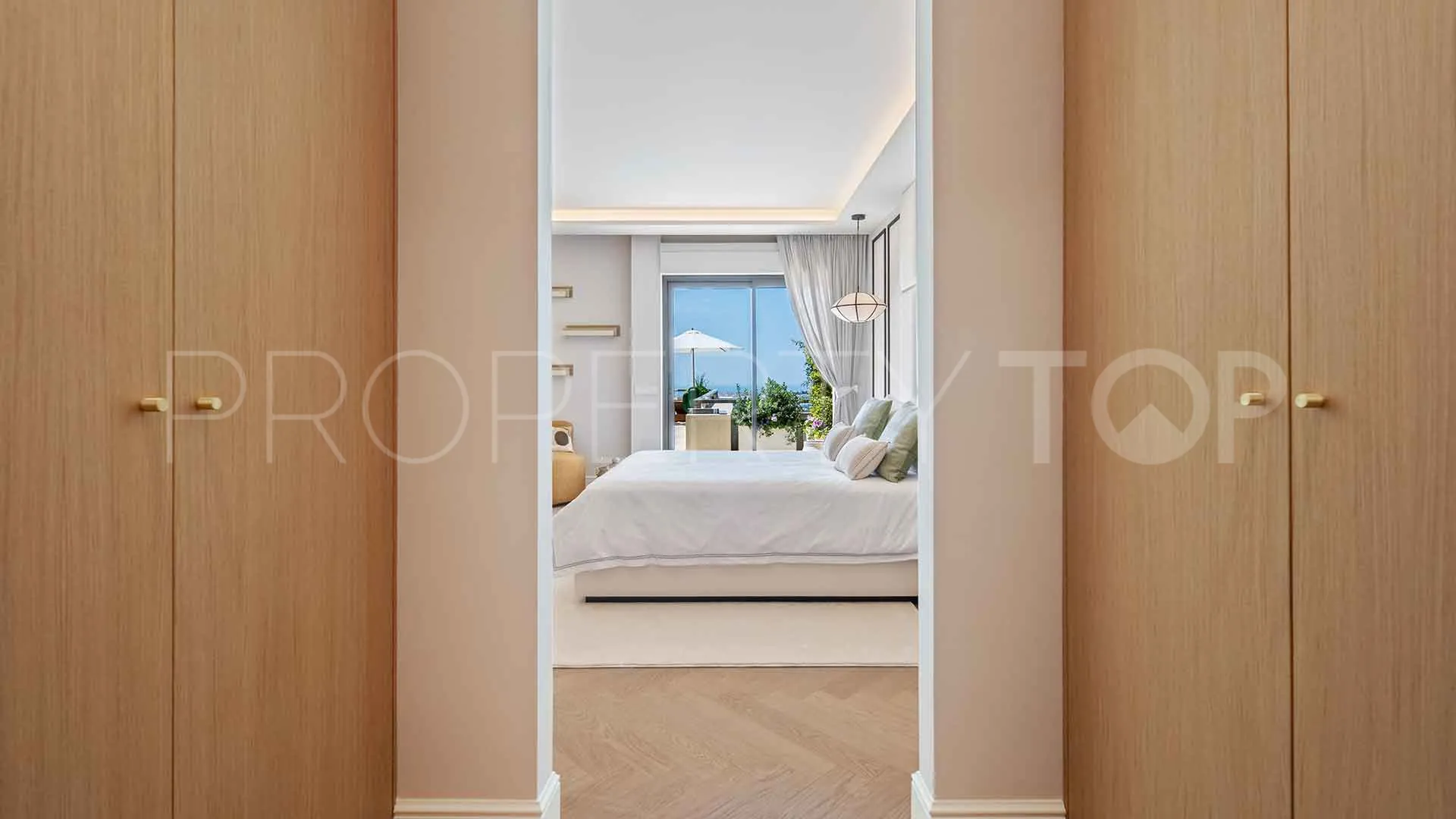 Ático de 5 dormitorios en venta en Nueva Andalucia
