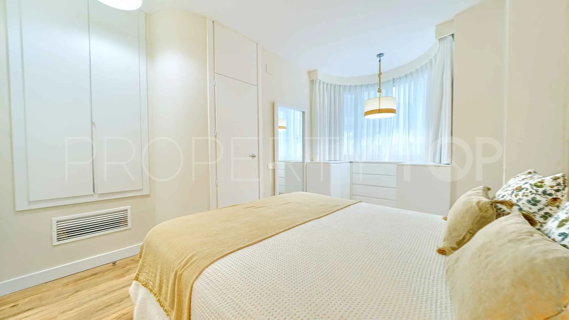 Buy ground floor duplex in Marbella House