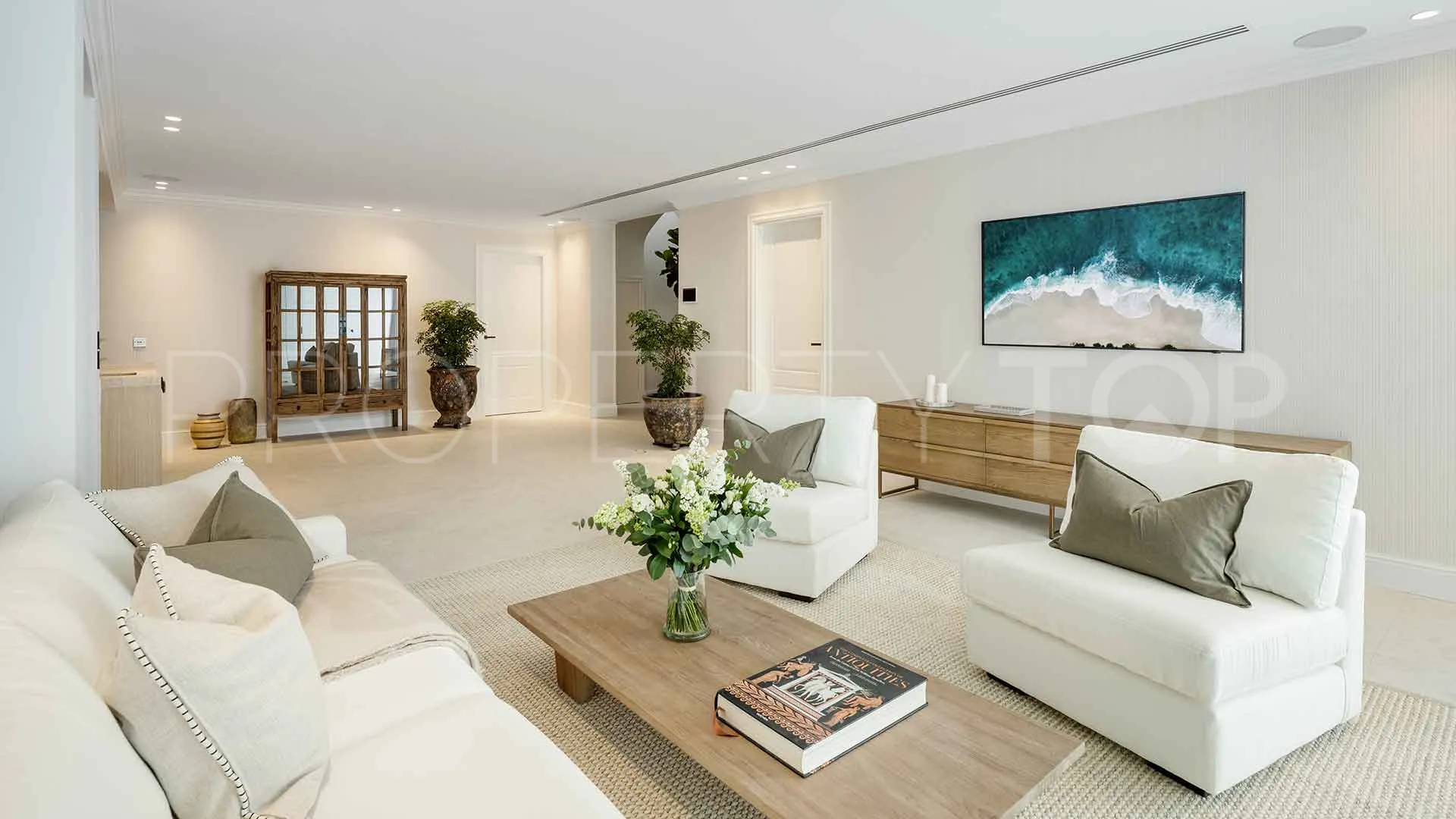 5 bedrooms villa in Nueva Andalucia for sale