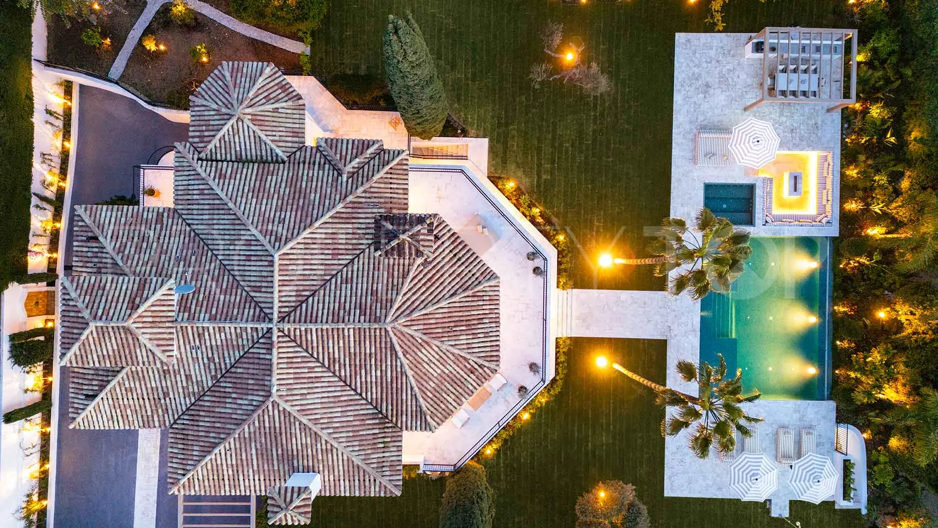 5 bedrooms villa in Nueva Andalucia for sale