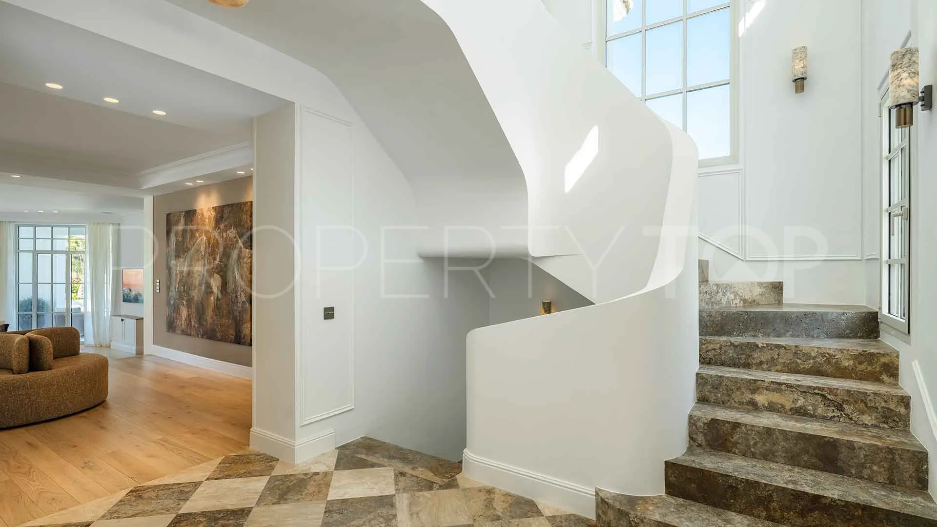 5 bedrooms villa in Nueva Andalucia for sale