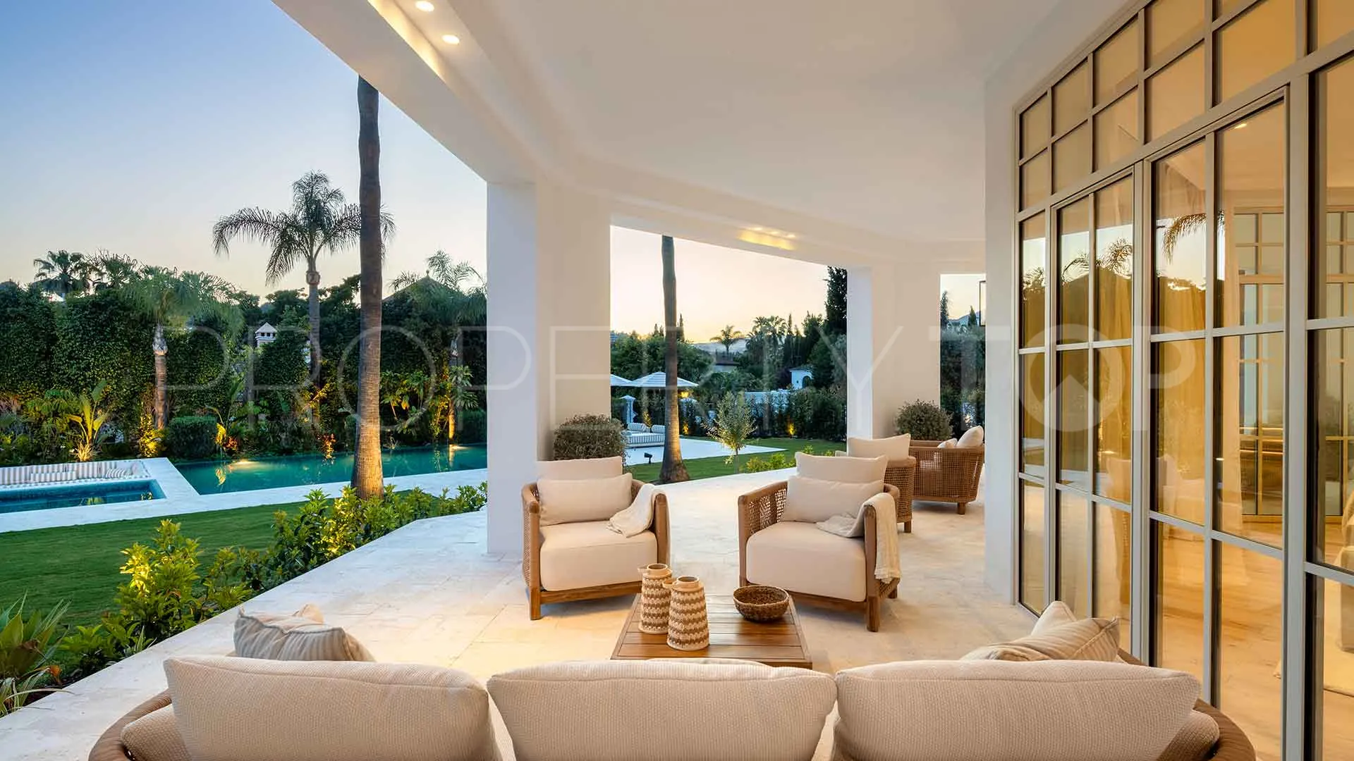 5 bedrooms villa in Nueva Andalucia for sale