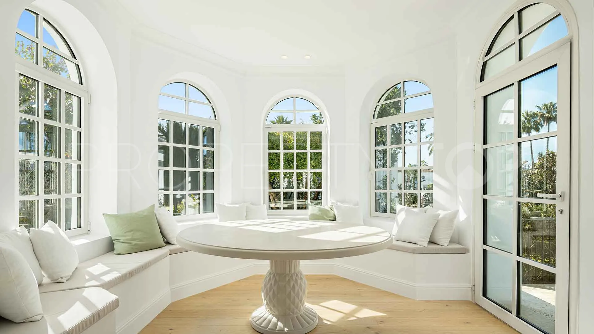 5 bedrooms villa in Nueva Andalucia for sale
