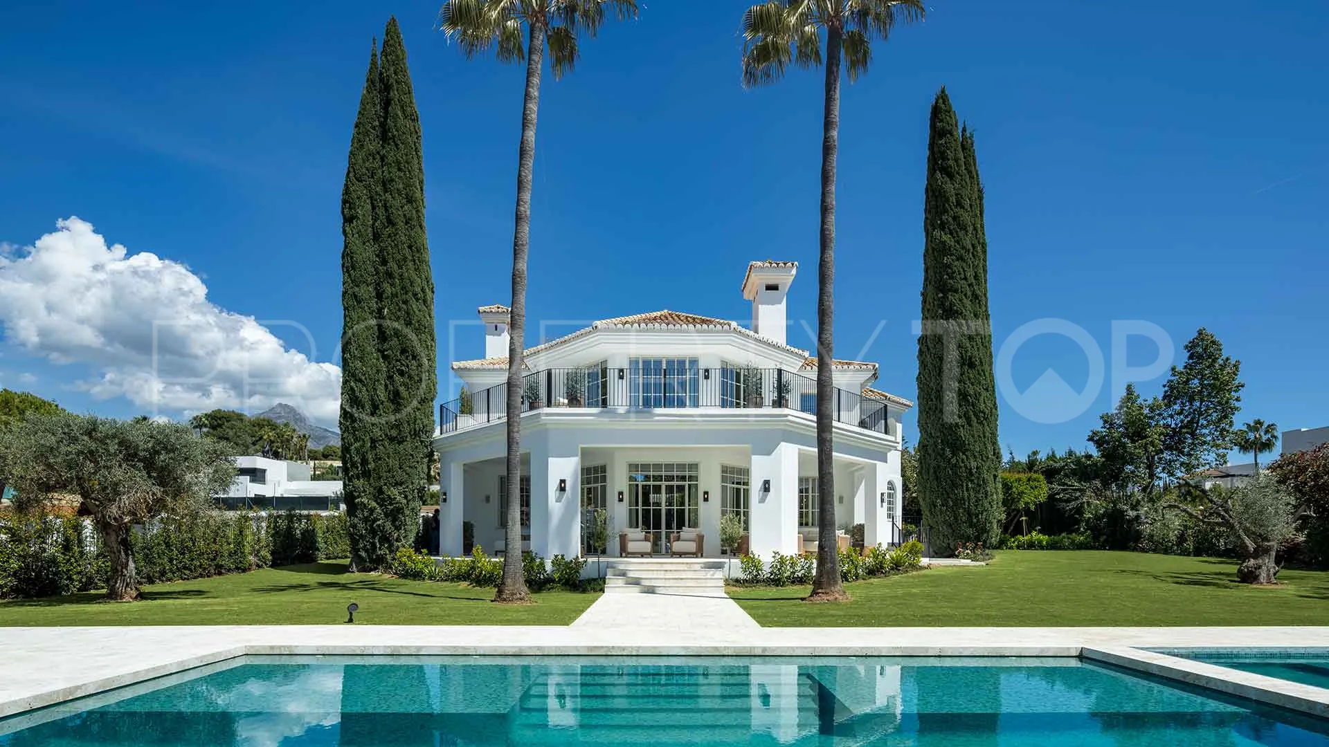 5 bedrooms villa in Nueva Andalucia for sale