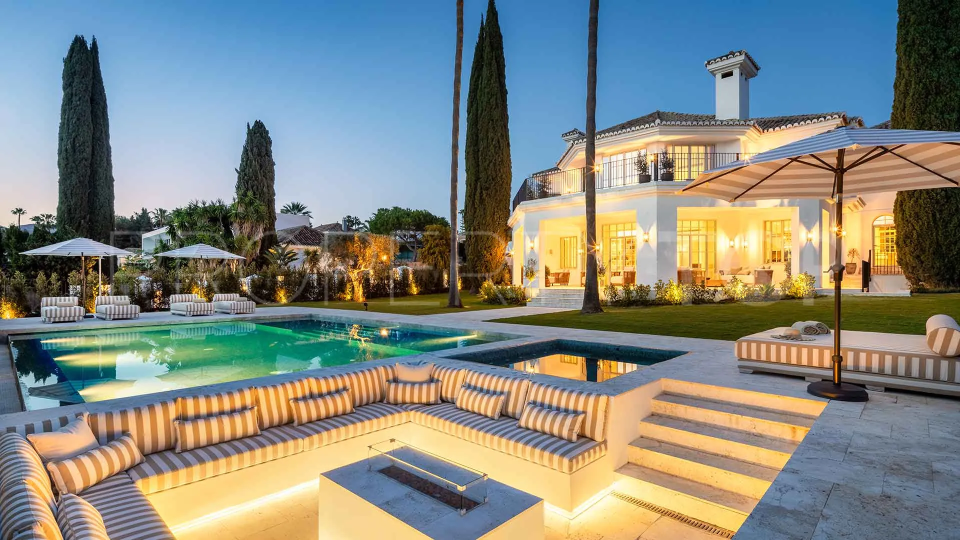 5 bedrooms villa in Nueva Andalucia for sale