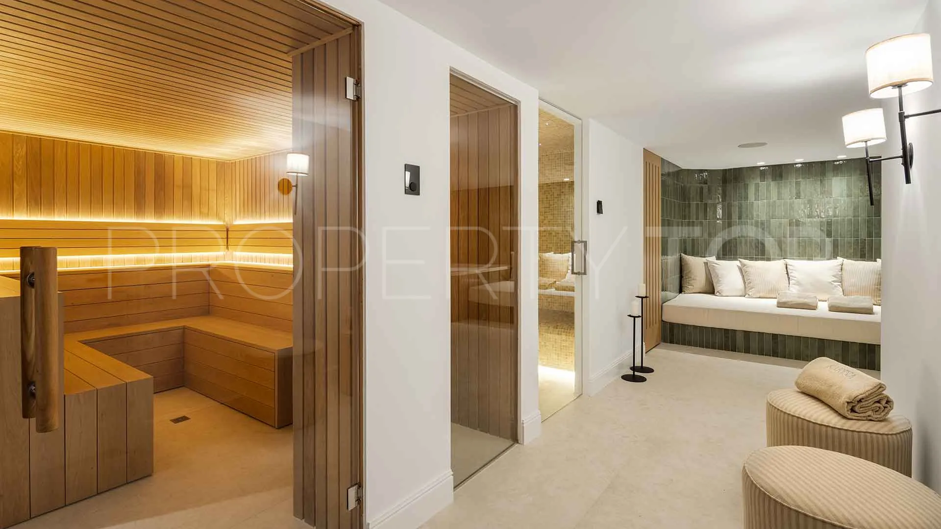 5 bedrooms villa in Nueva Andalucia for sale
