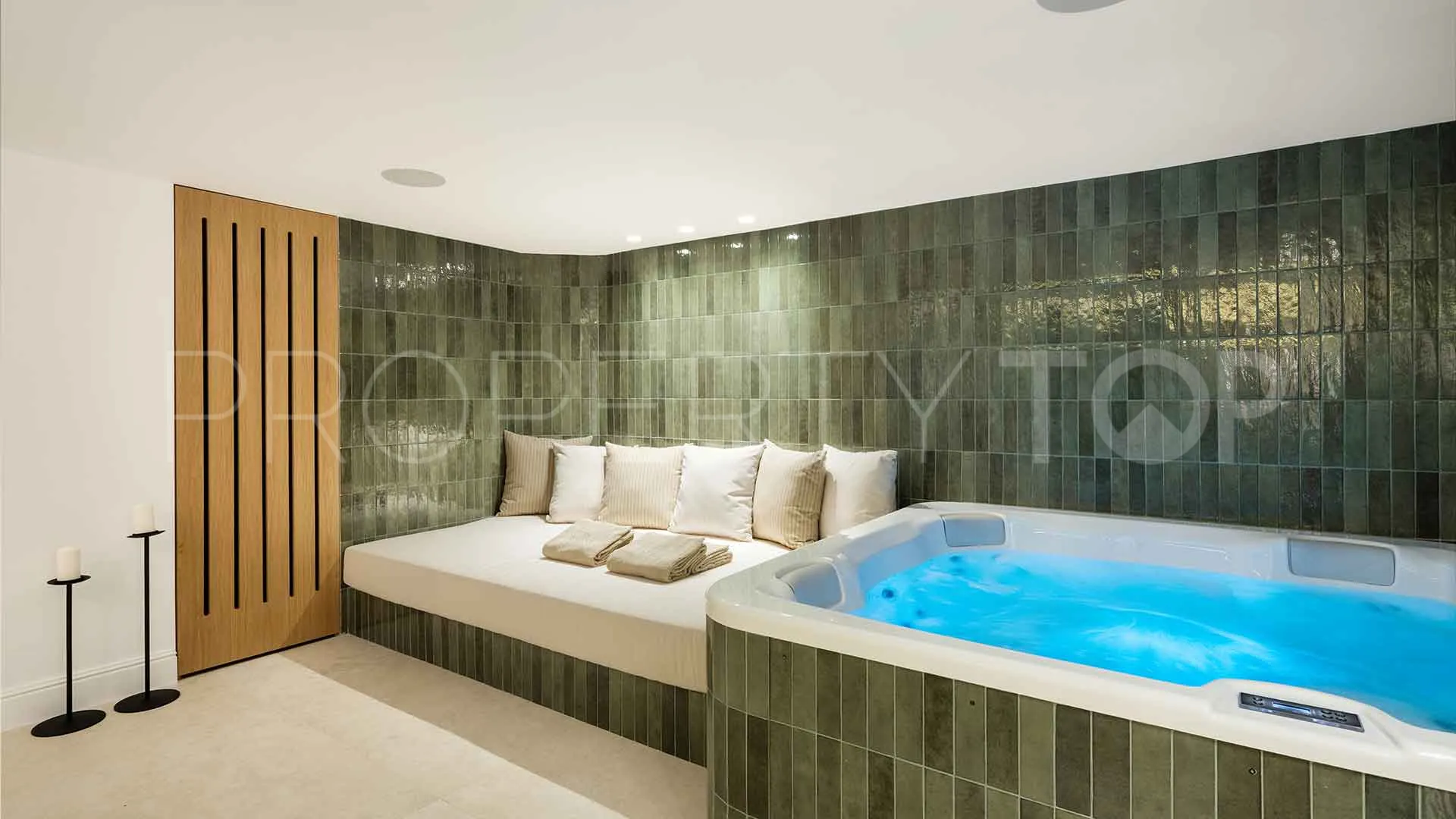 5 bedrooms villa in Nueva Andalucia for sale