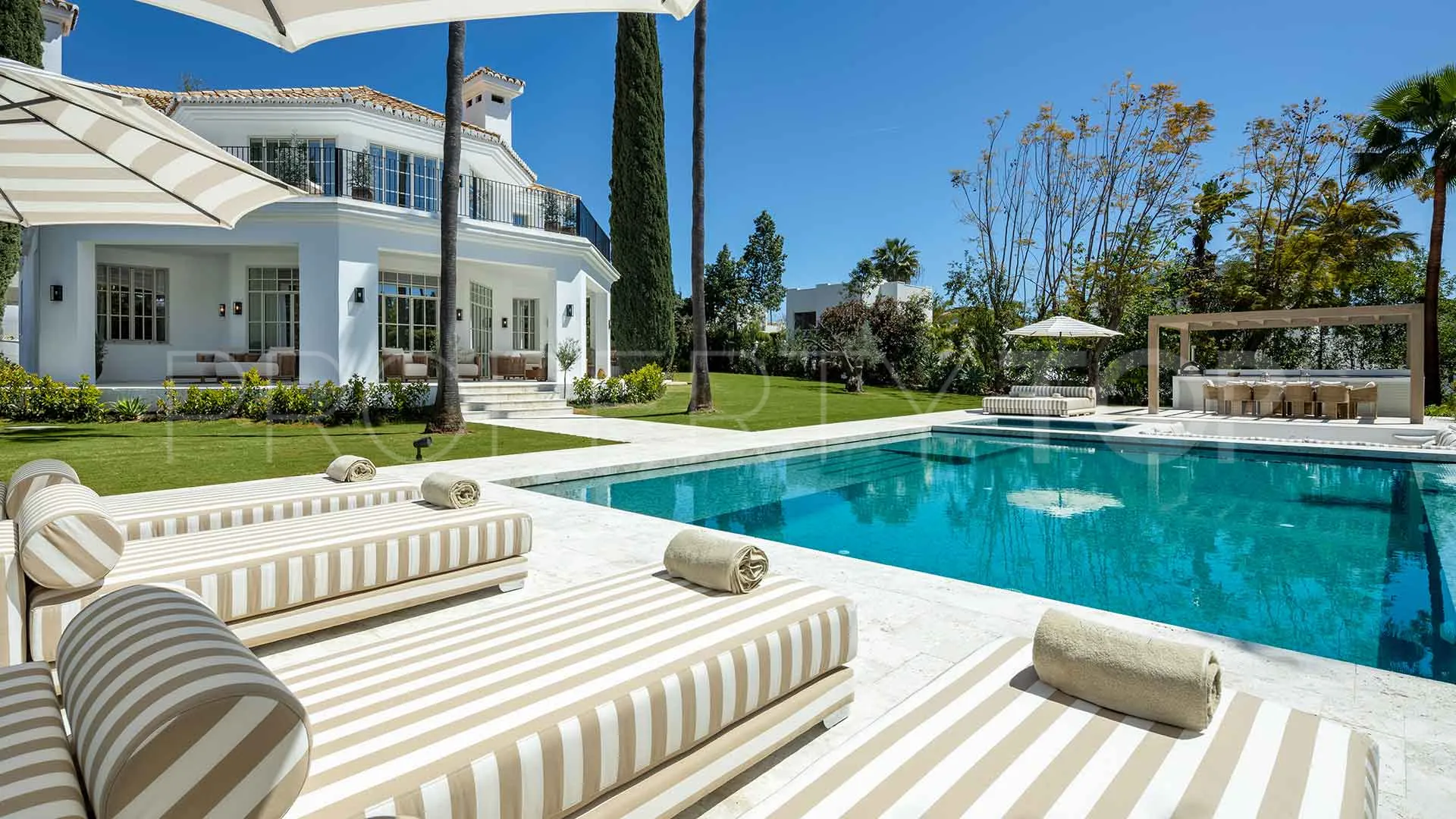 5 bedrooms villa in Nueva Andalucia for sale