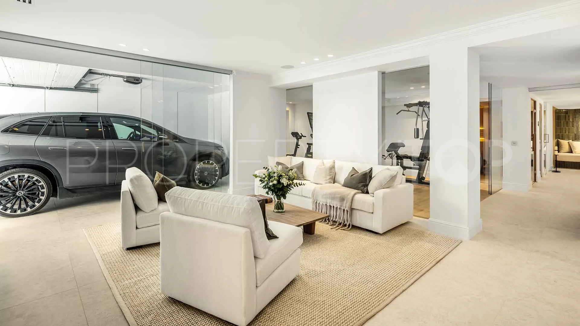 5 bedrooms villa in Nueva Andalucia for sale