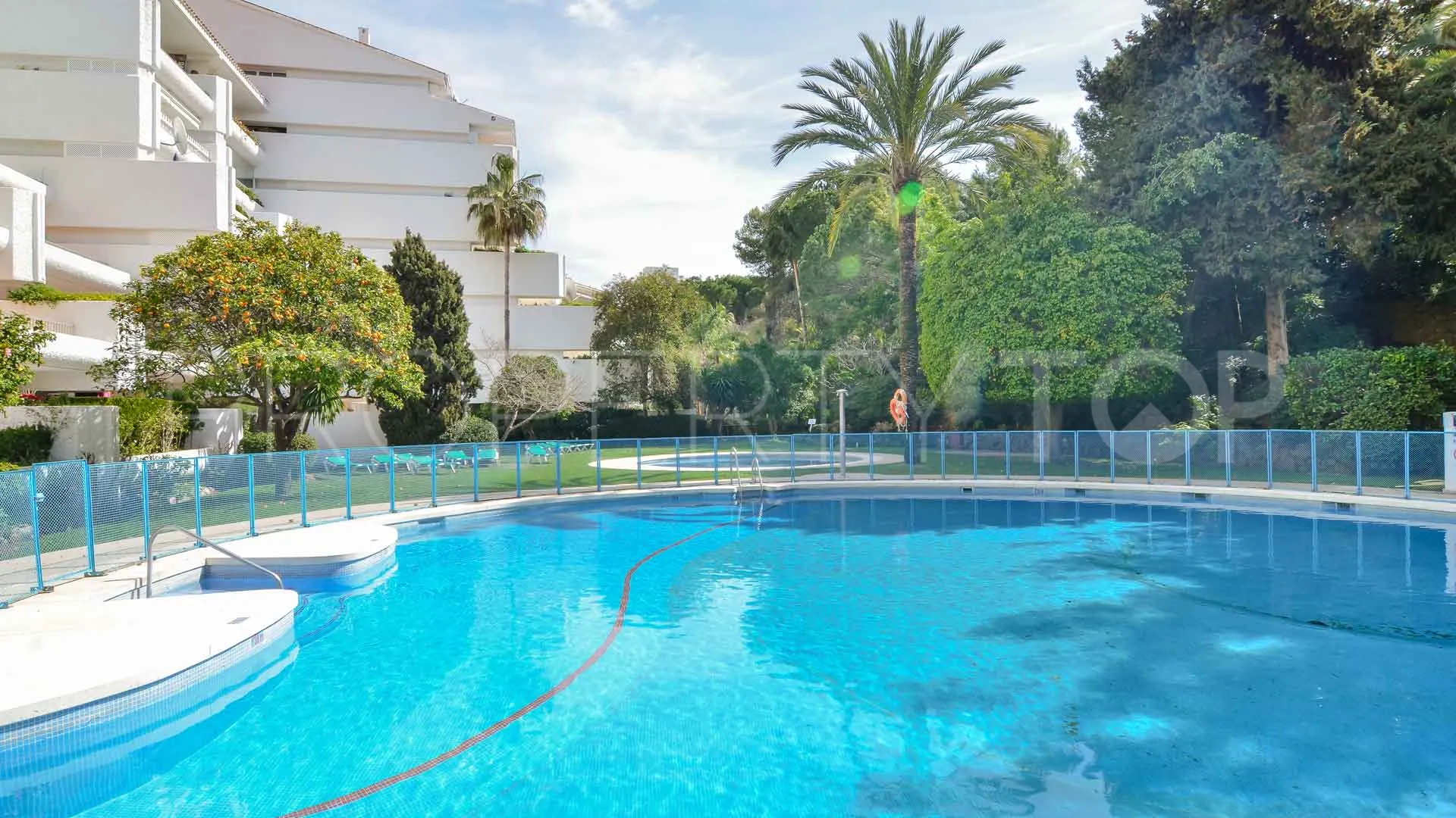 Ático de 2 dormitorios en venta en Jardines del Mar