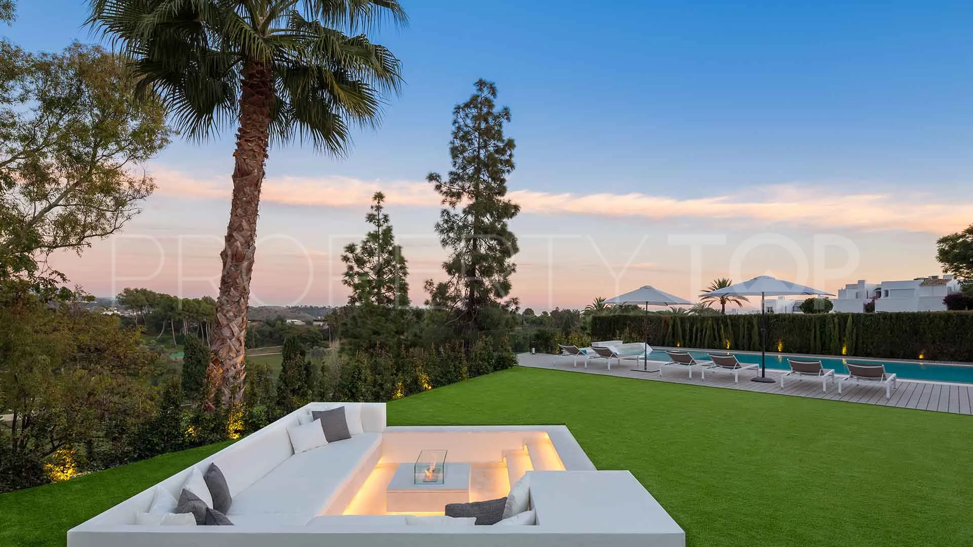 For sale 5 bedrooms villa in Aloha