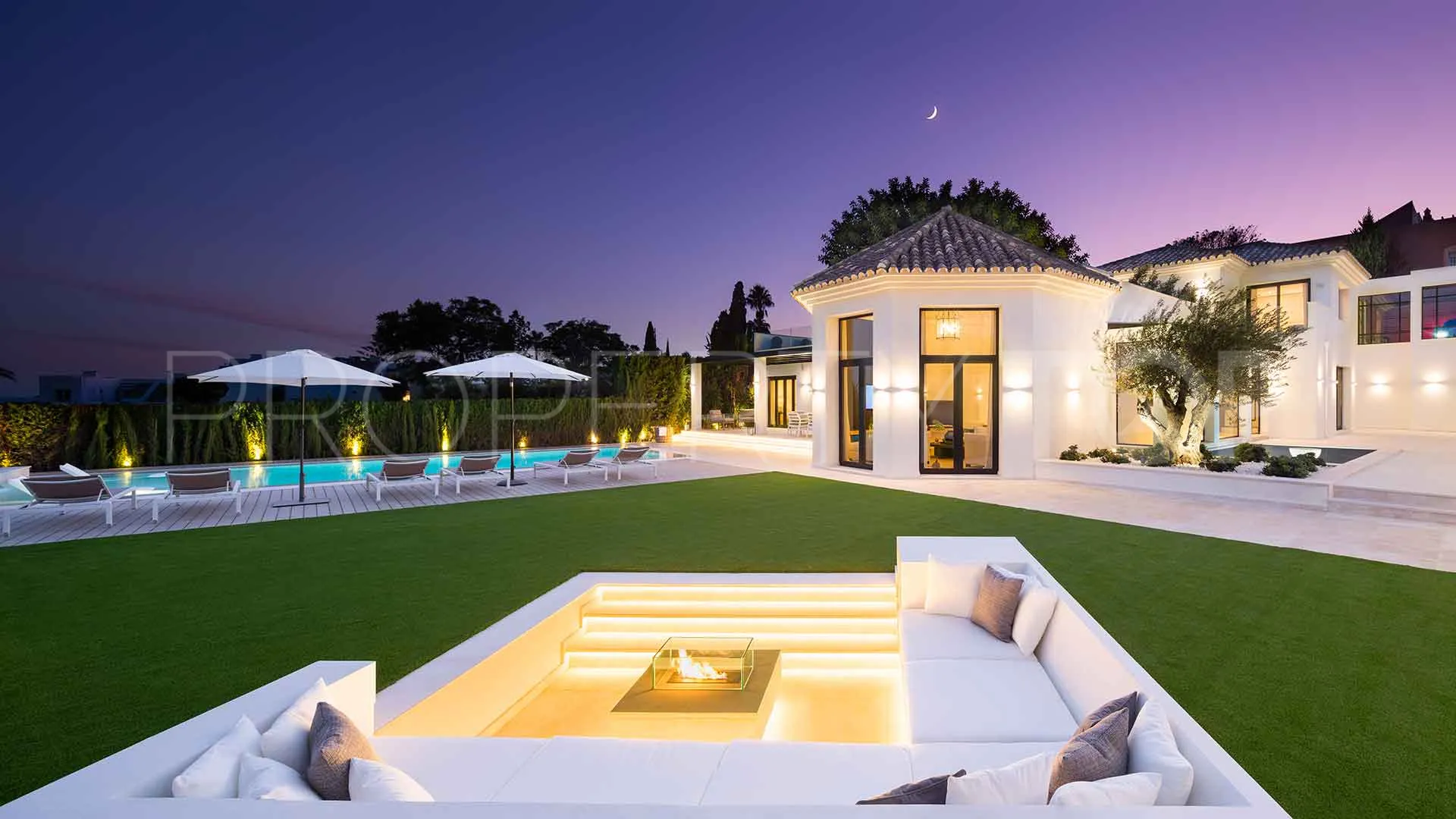 For sale 5 bedrooms villa in Aloha
