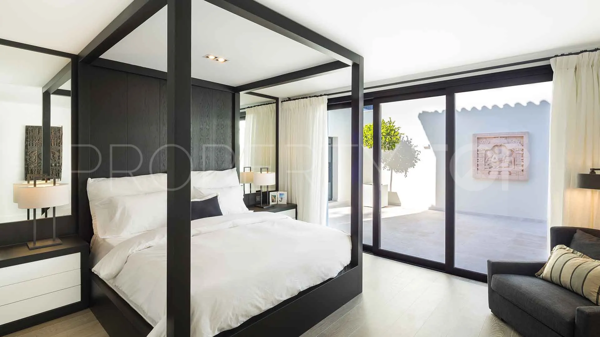 For sale 5 bedrooms villa in Aloha