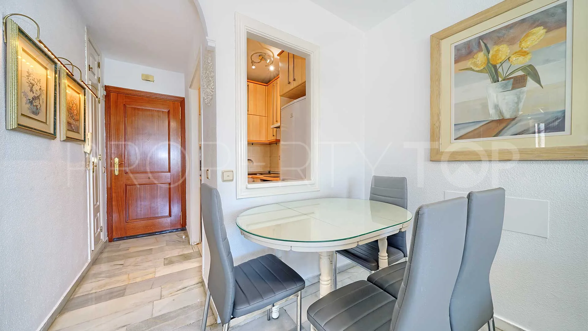 Se vende apartamento en Marbella Ciudad con 2 dormitorios