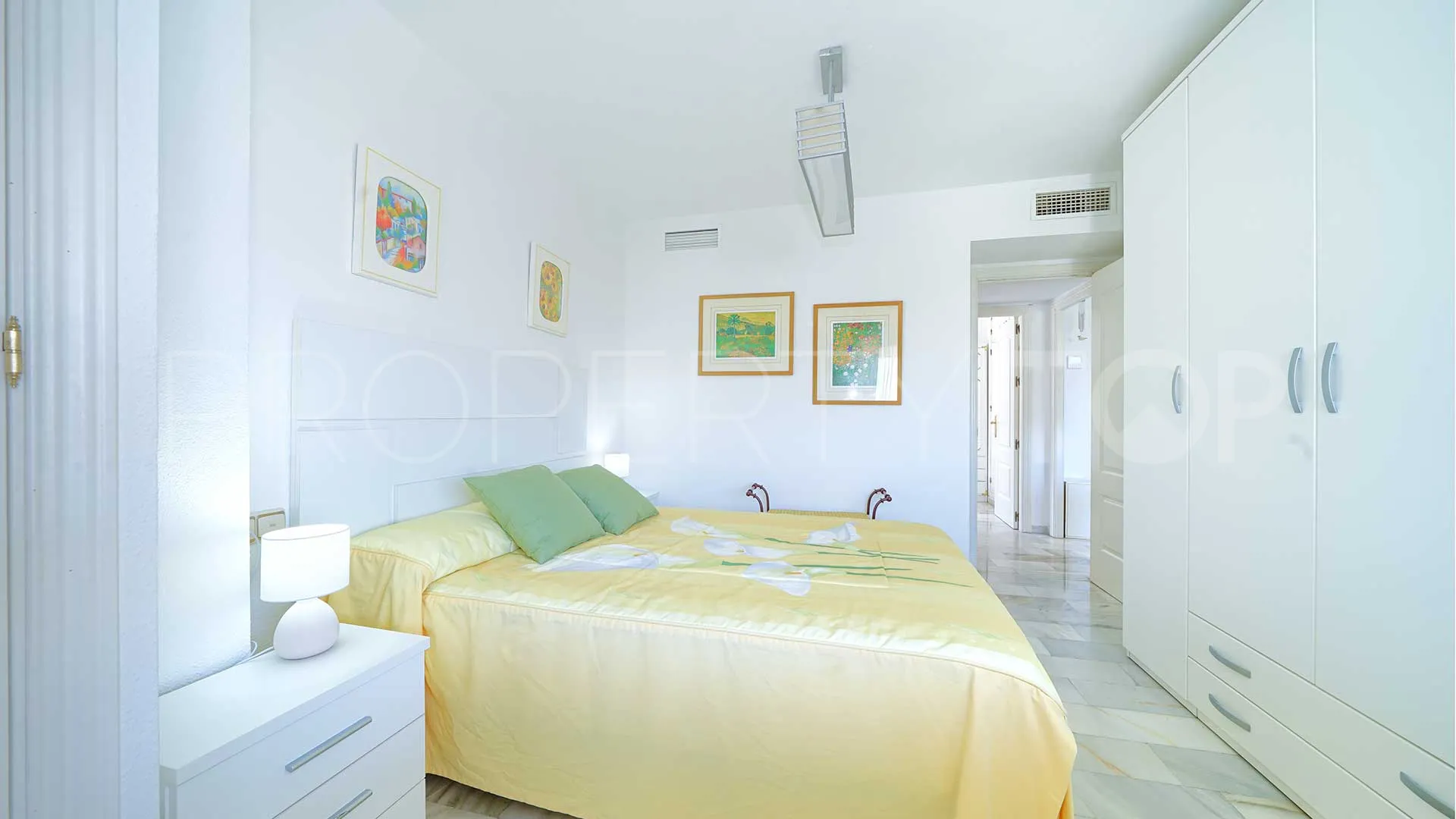 Se vende apartamento en Marbella Ciudad con 2 dormitorios