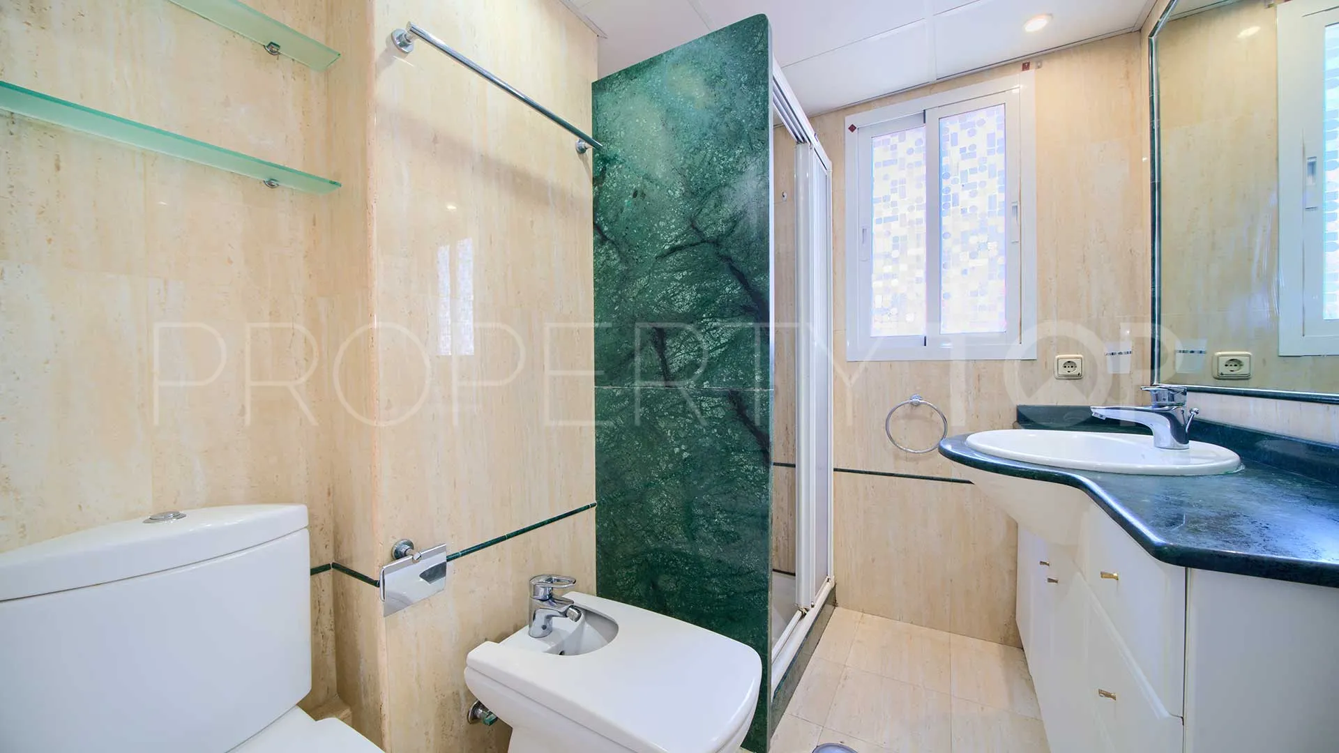 Se vende apartamento en Marbella Ciudad con 2 dormitorios