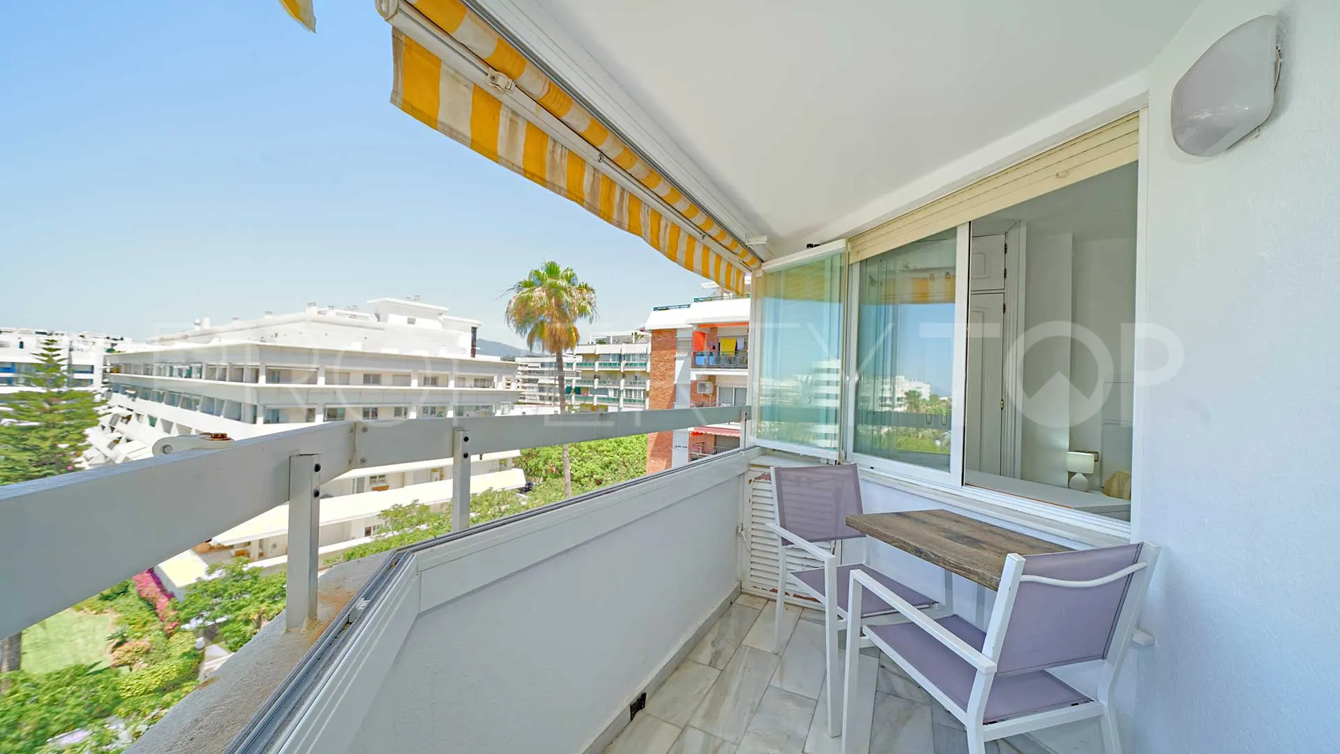 Se vende apartamento en Marbella Ciudad con 2 dormitorios