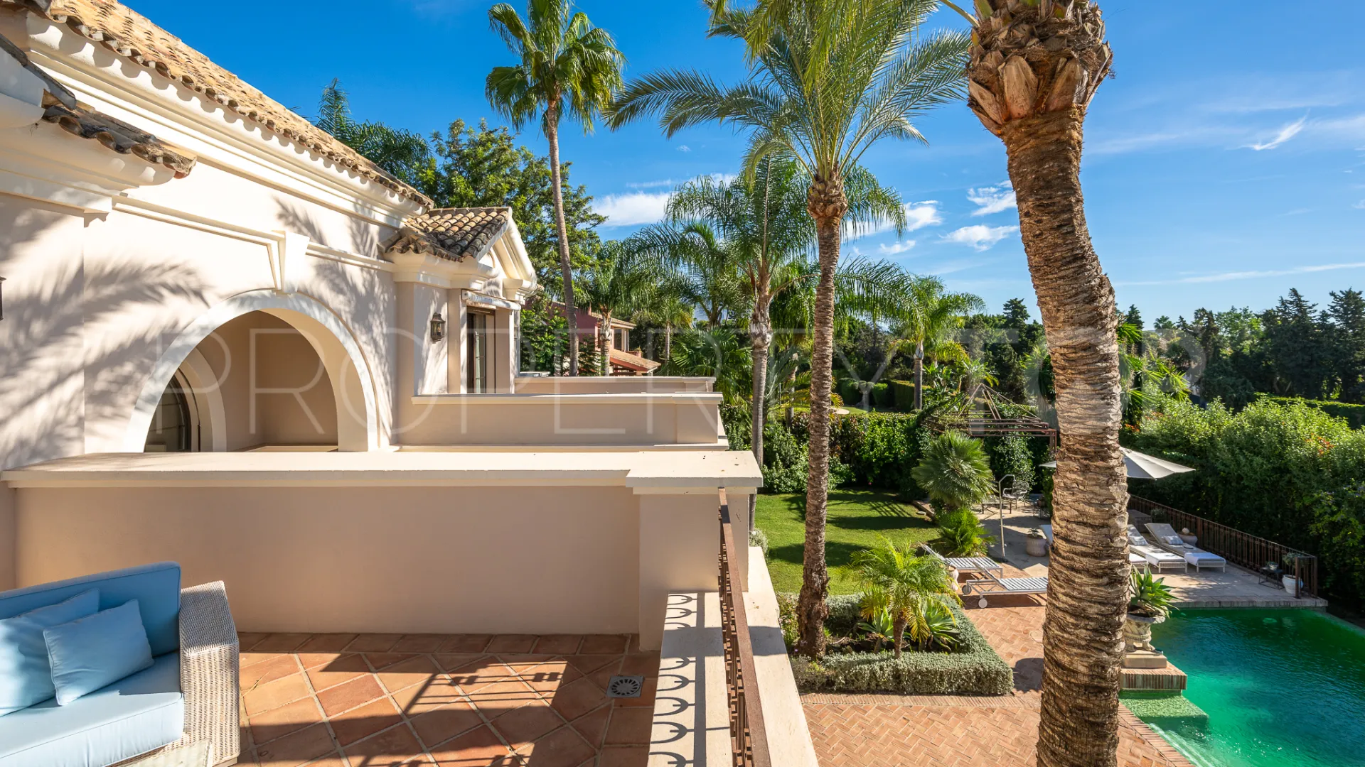 Casa en venta con 8 dormitorios en Guadalmina Baja