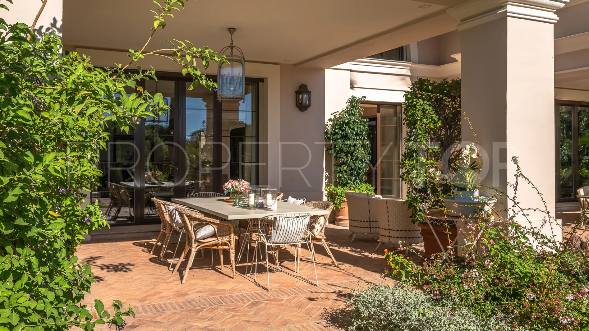 Casa en venta con 8 dormitorios en Guadalmina Baja