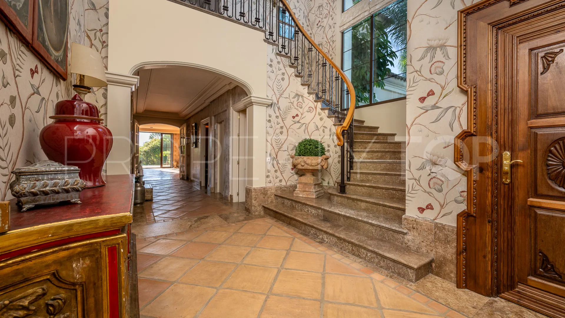 Casa en venta con 8 dormitorios en Guadalmina Baja