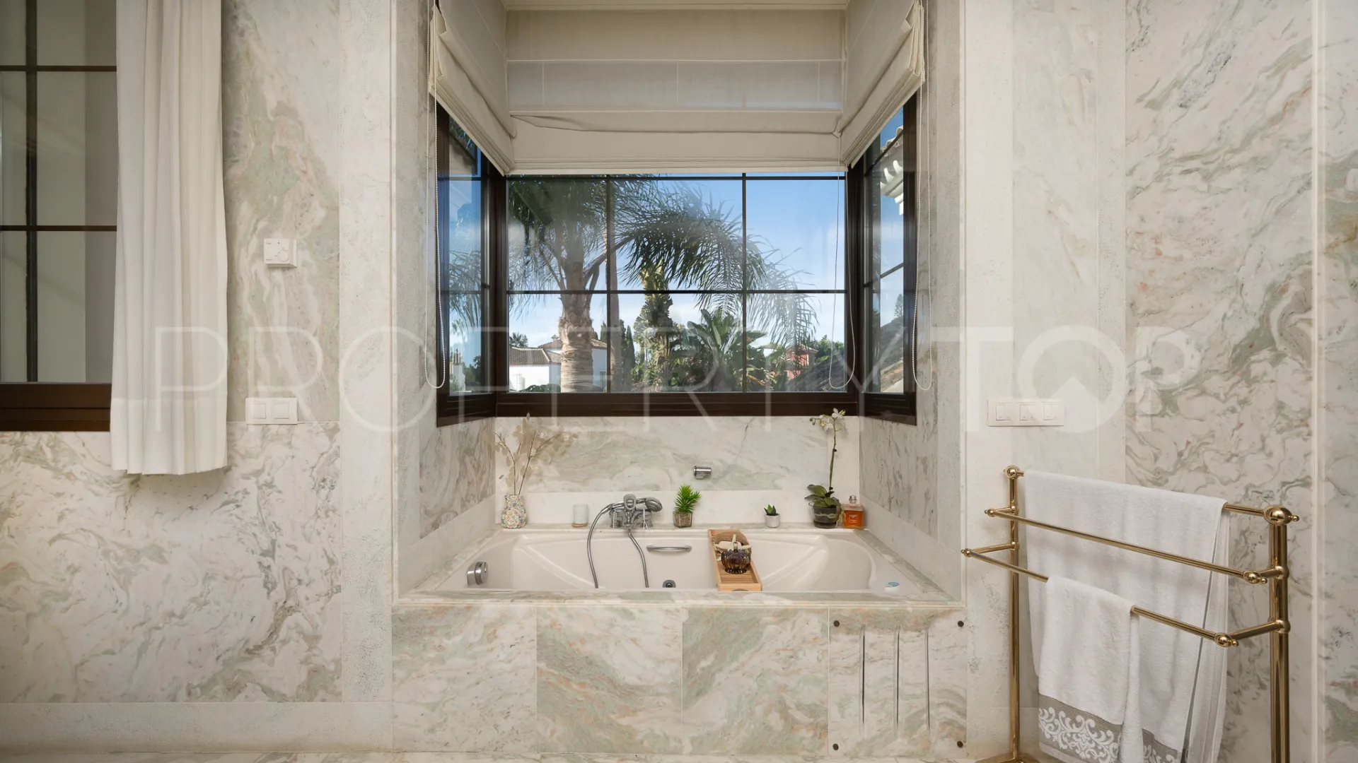 Casa en venta con 8 dormitorios en Guadalmina Baja