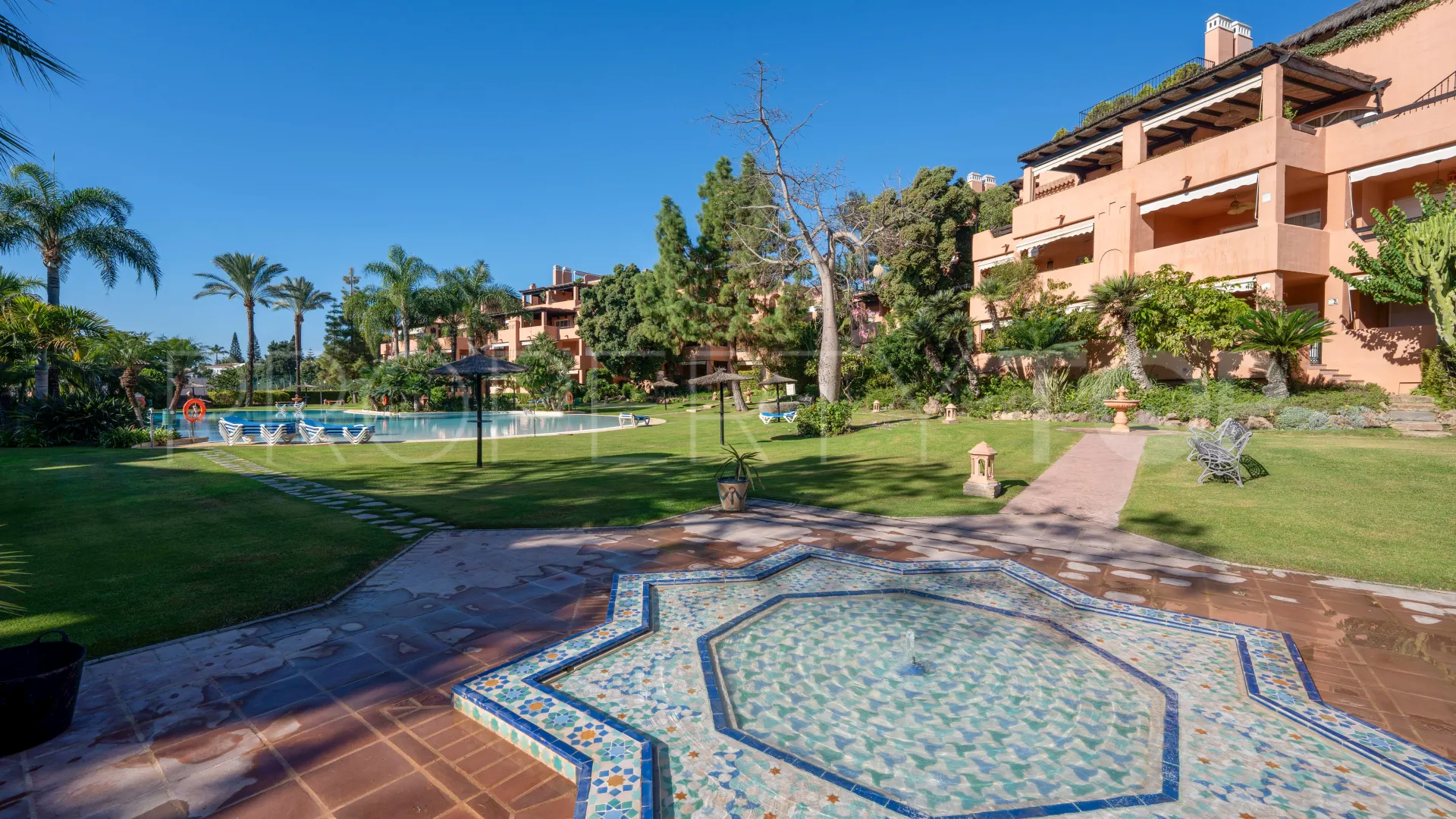 Apartamento en venta en Alhambra del Golf