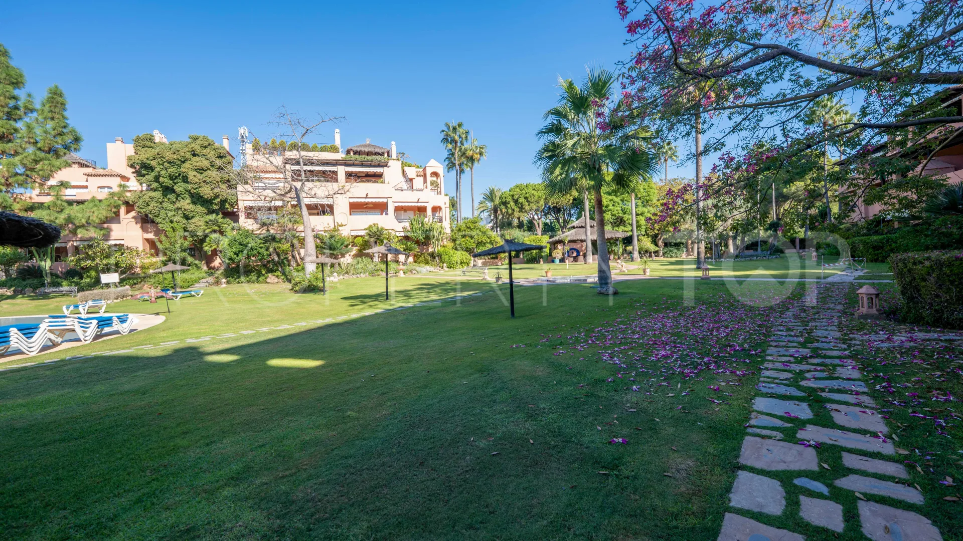 Comprar apartamento en Alhambra del Golf