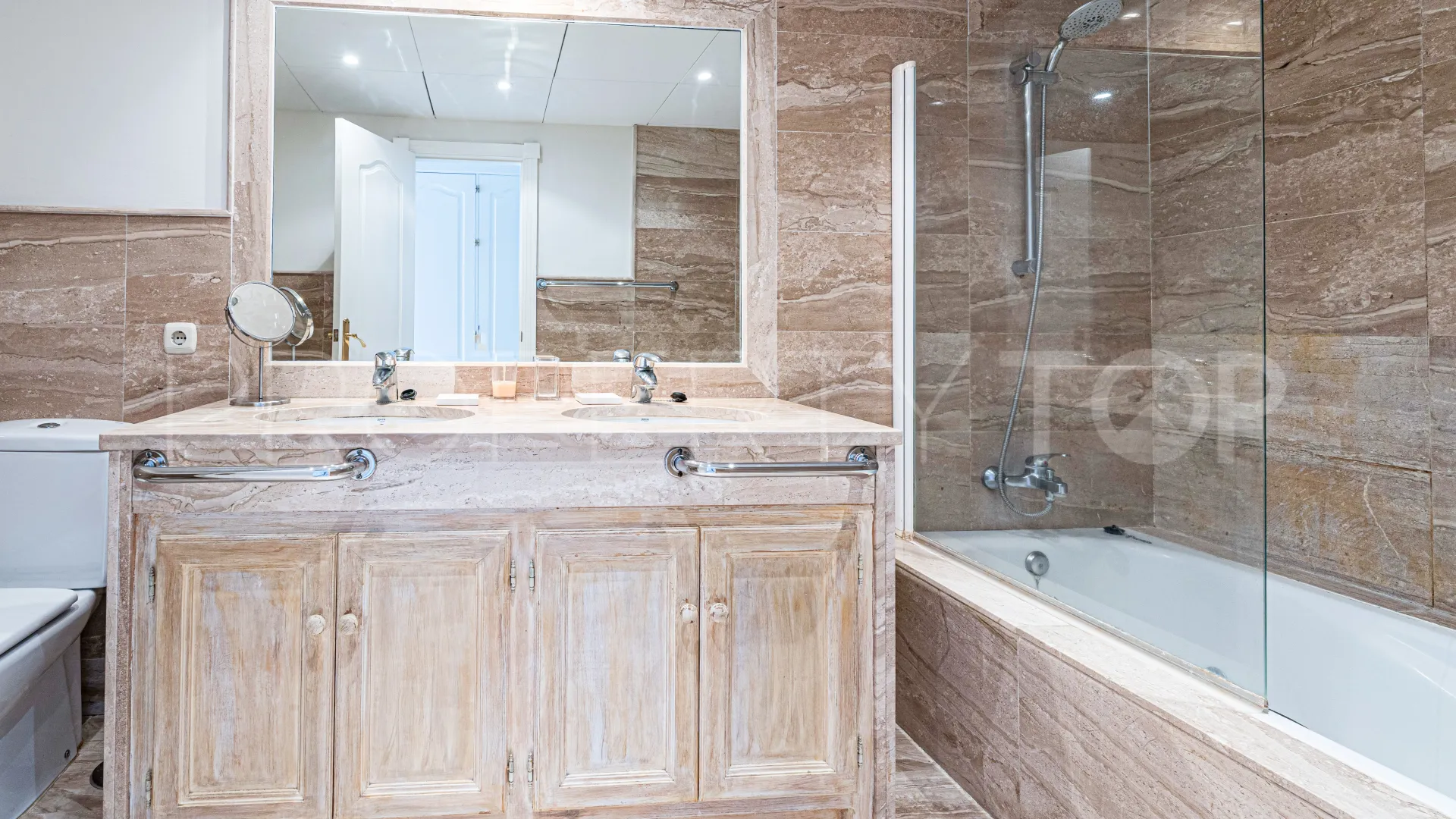 Comprar apartamento en Alhambra del Golf