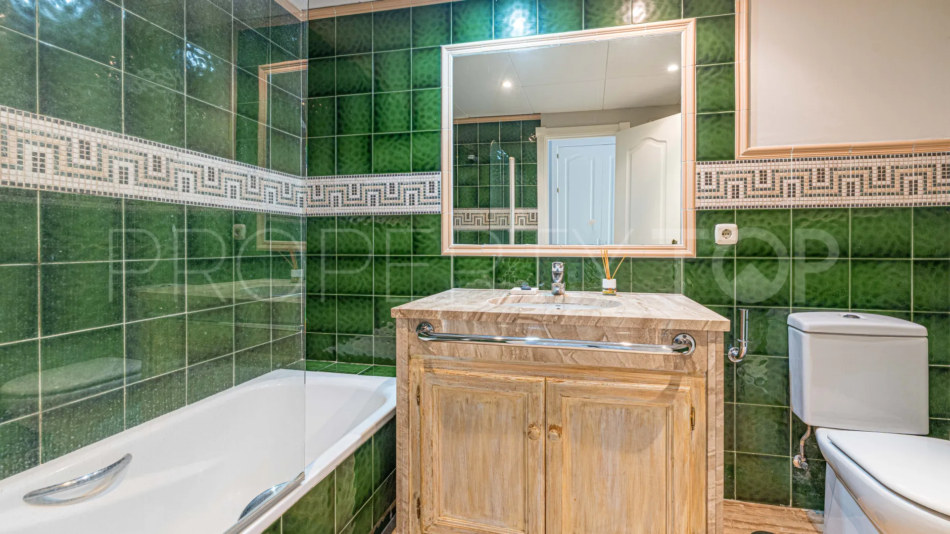 Comprar apartamento en Alhambra del Golf