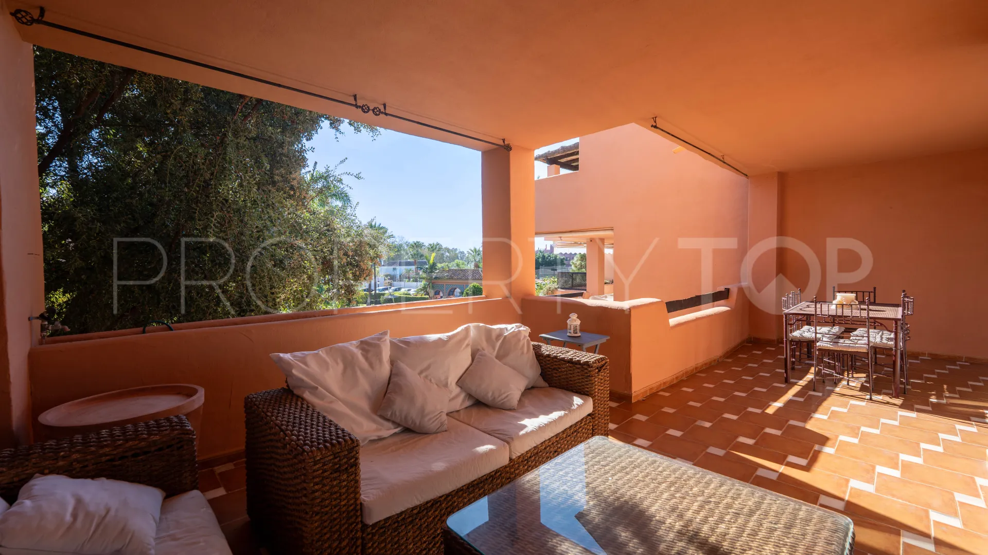 Comprar apartamento en Alhambra del Golf