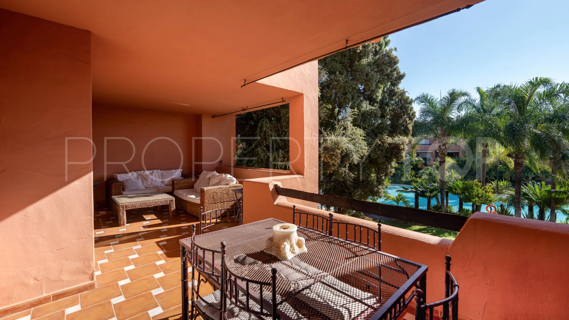 Comprar apartamento en Alhambra del Golf