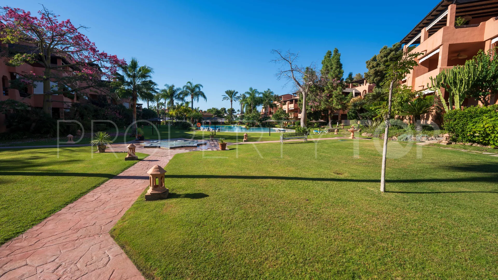 Comprar apartamento en Alhambra del Golf