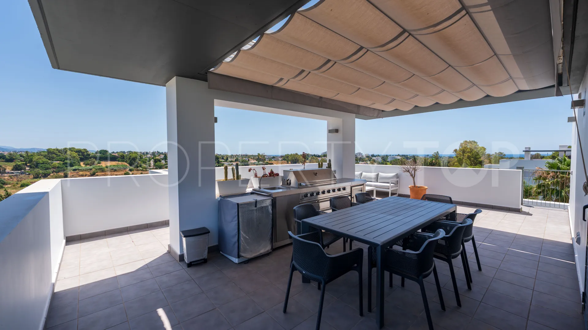 2 bedrooms Marques de Guadalmina duplex penthouse for sale