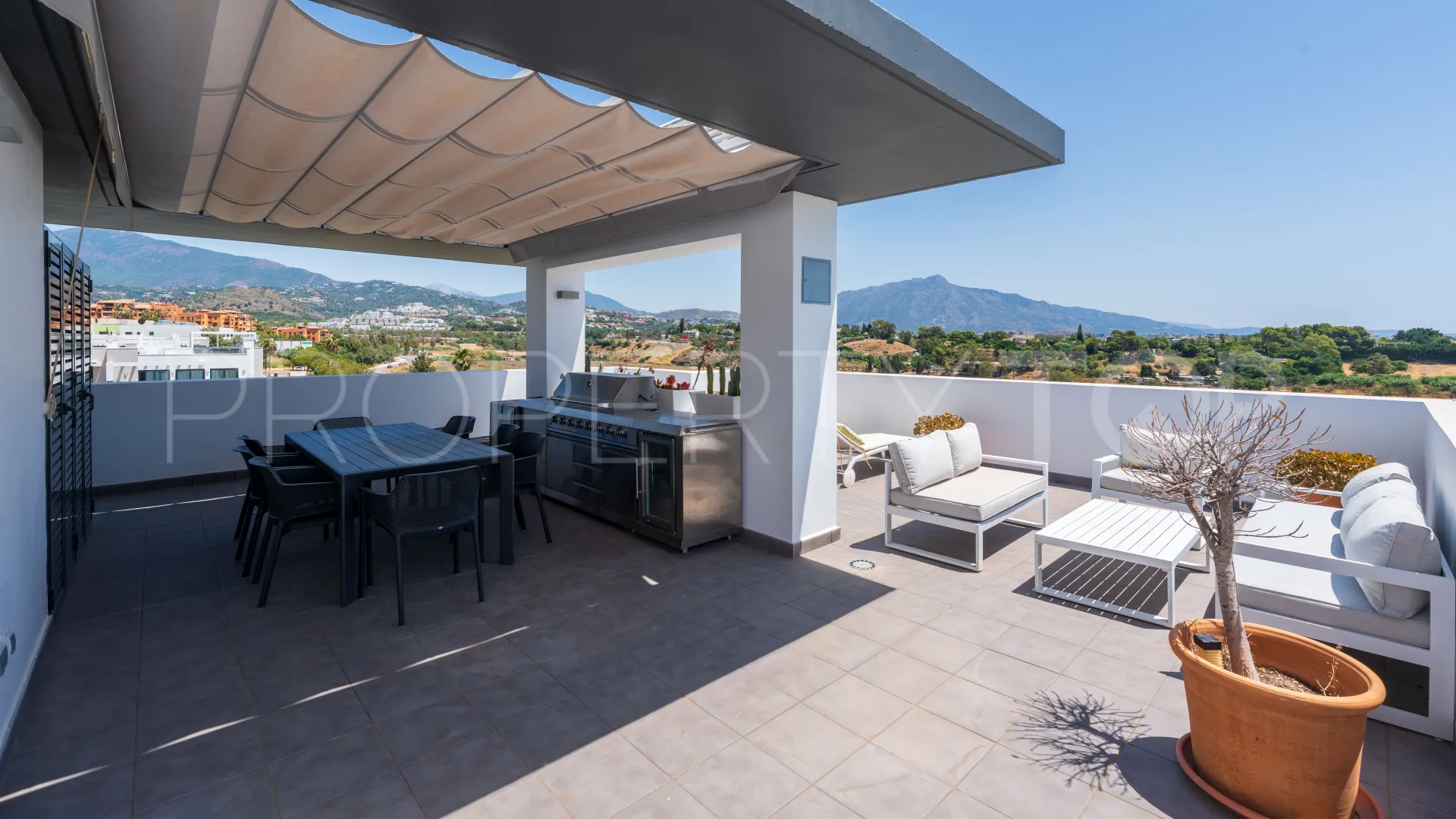 2 bedrooms Marques de Guadalmina duplex penthouse for sale
